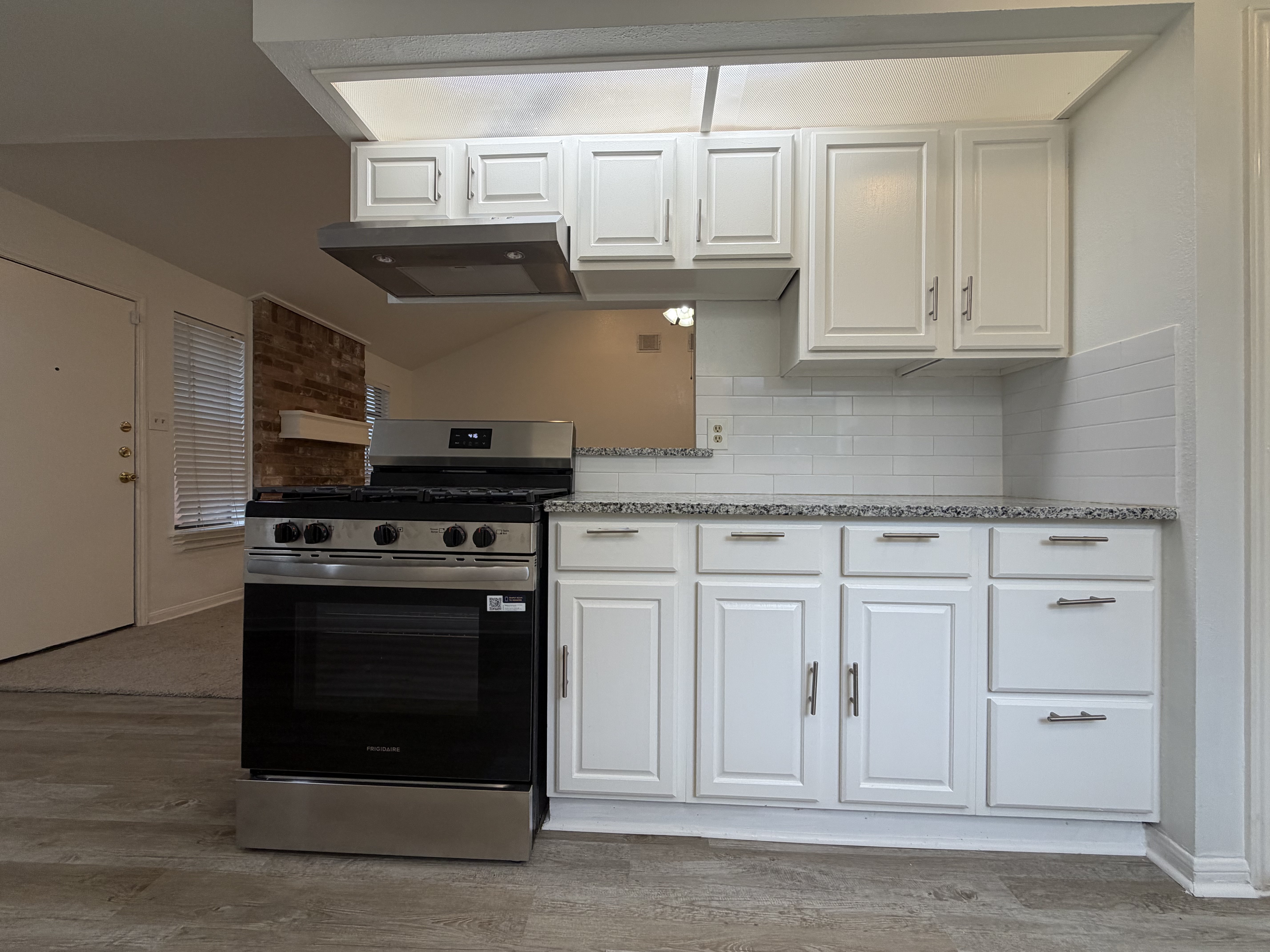 Photo 2 of 19 of 3714 Saint William Ln, Houston, TX