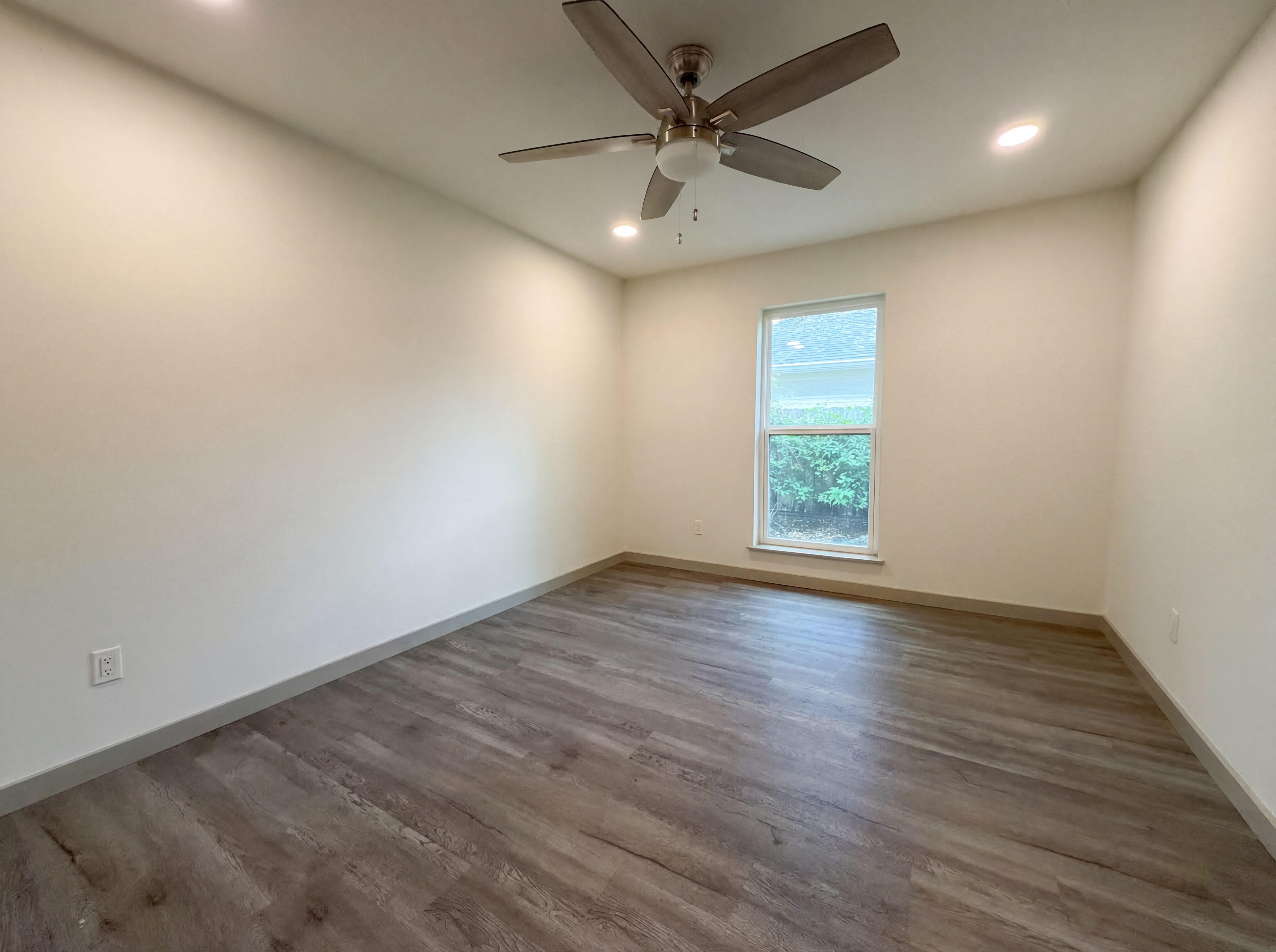Photo 12 of 19 of 10726 Sugar Hill Dr, Houston, TX