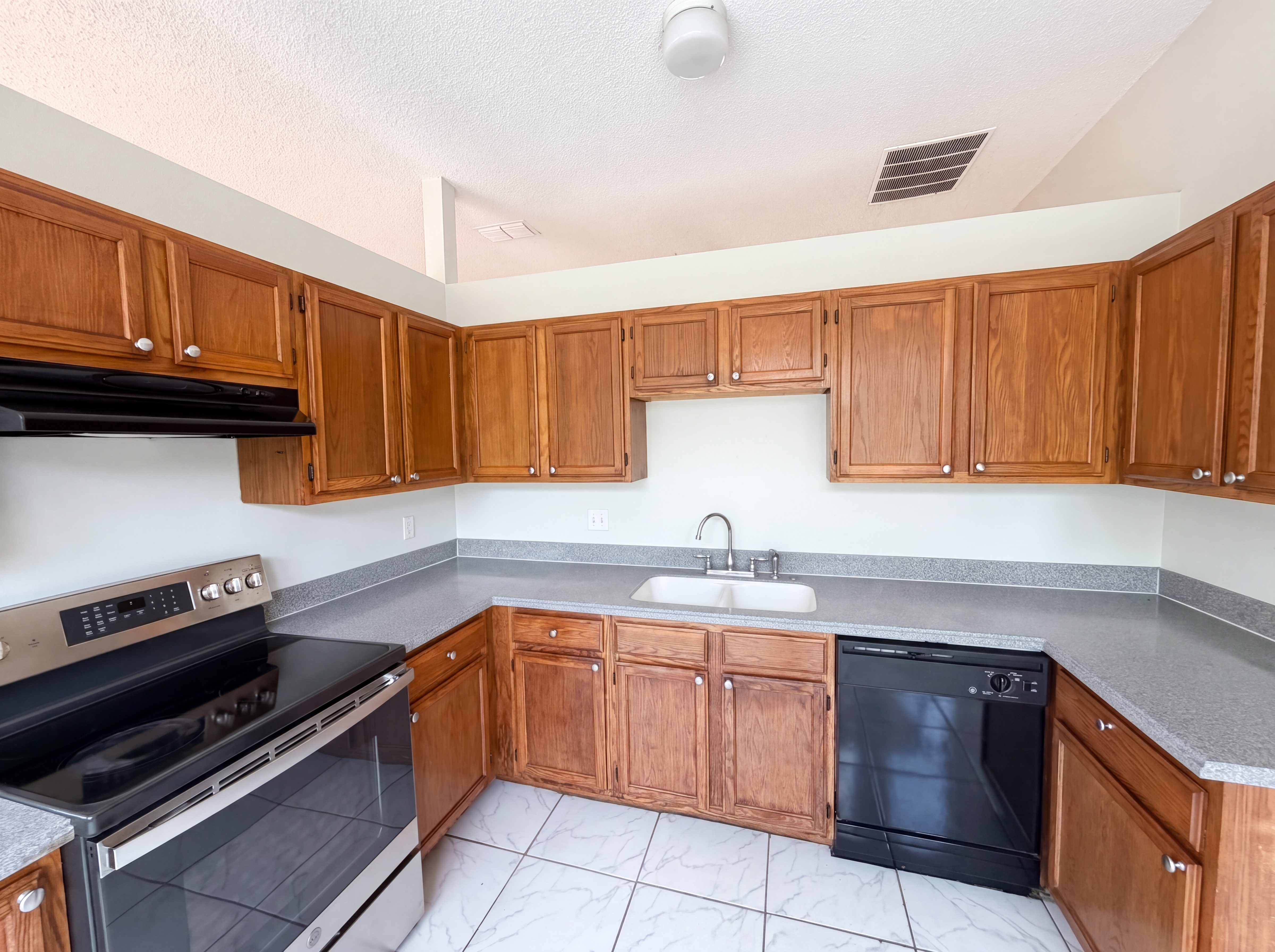 Photo 7 of 22 of 5263 Clarion Oaks Dr, Orlando, FL