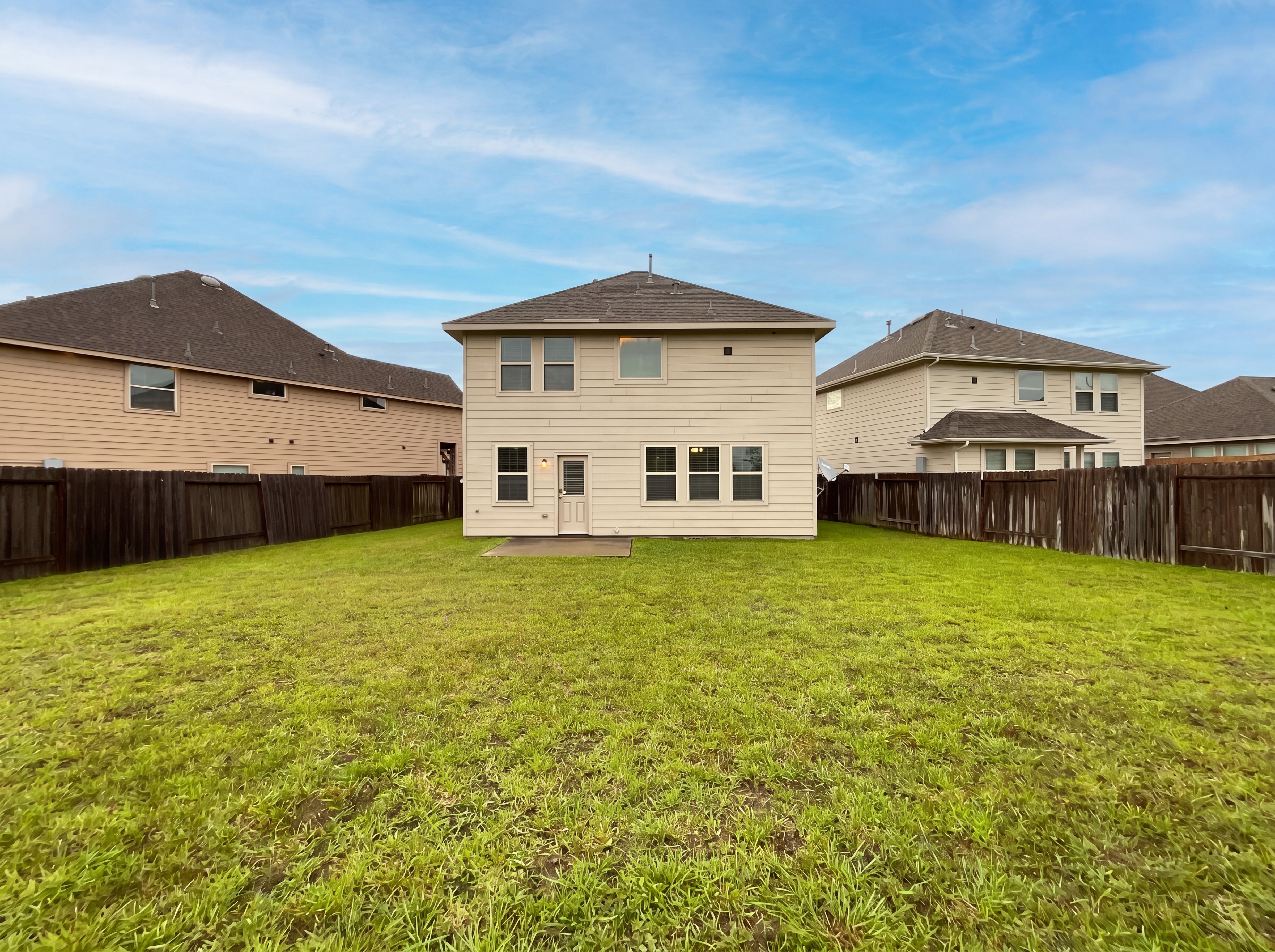 Photo 5 of 20 of 10310 Lake Huron Dr, Humble, TX