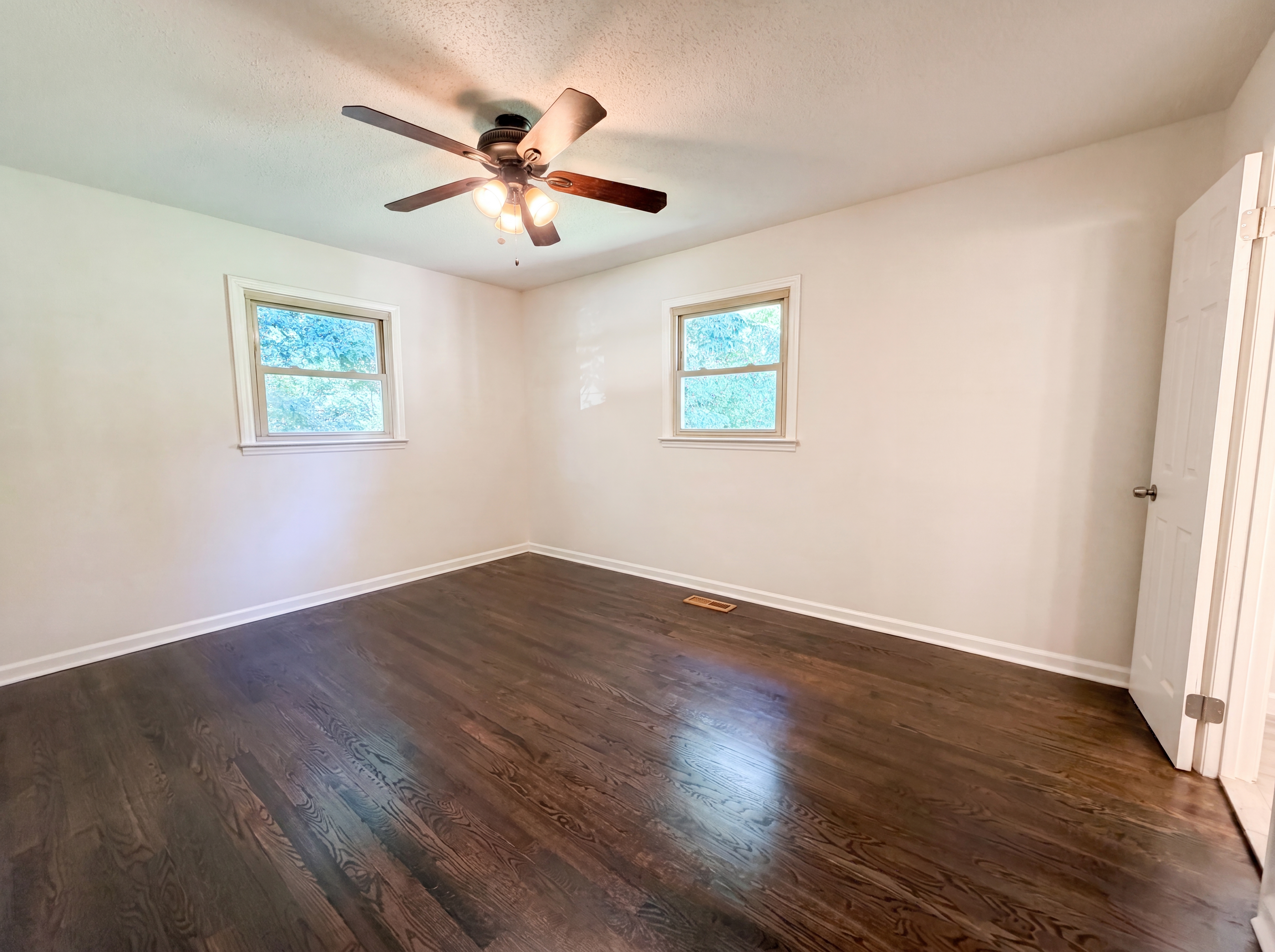 Photo 4 of 16 of 2418 Woodbridge Dr, Gastonia, NC