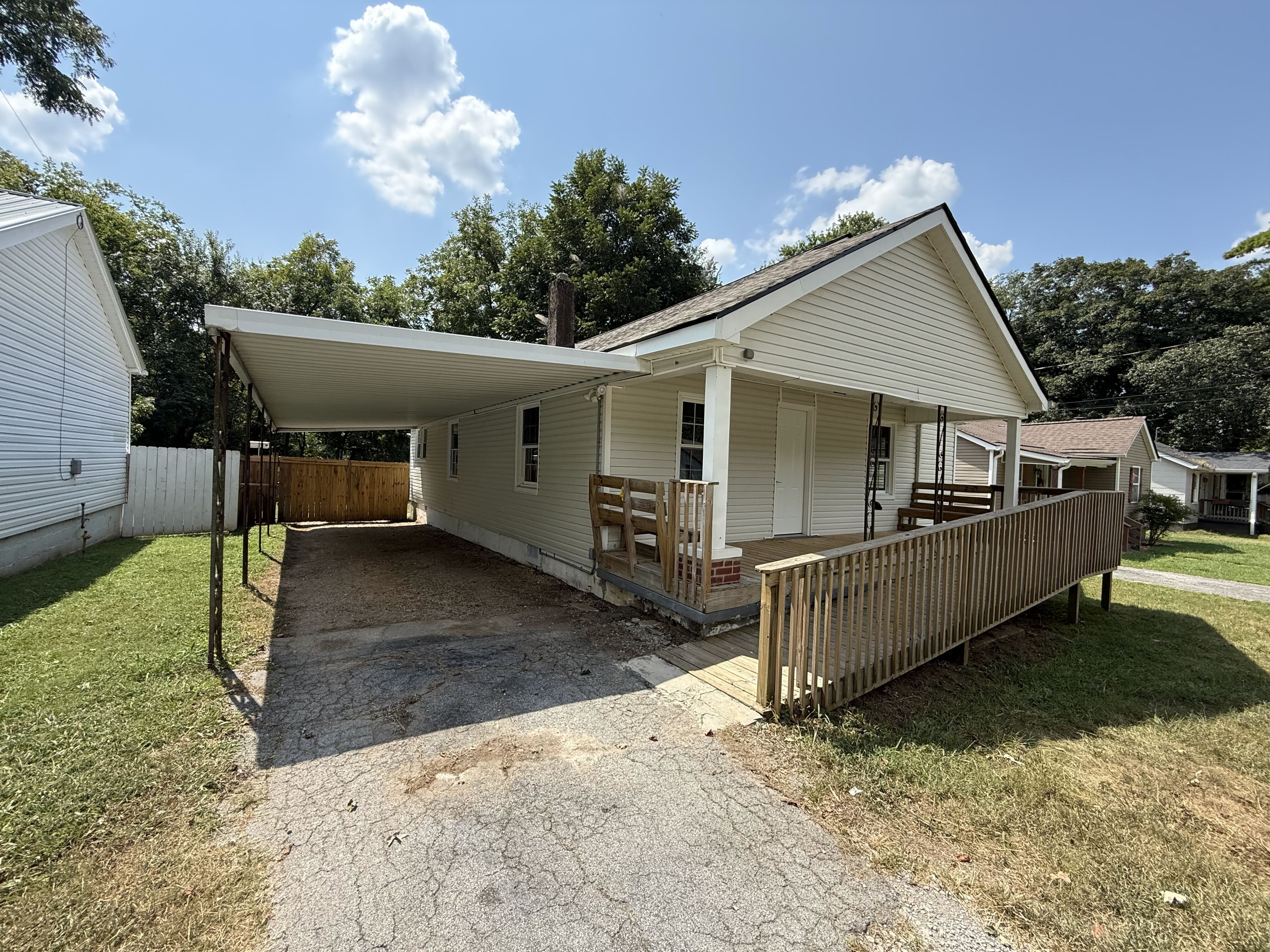 Photo 13 of 15 of 144 Morningside Ln, Columbia, TN