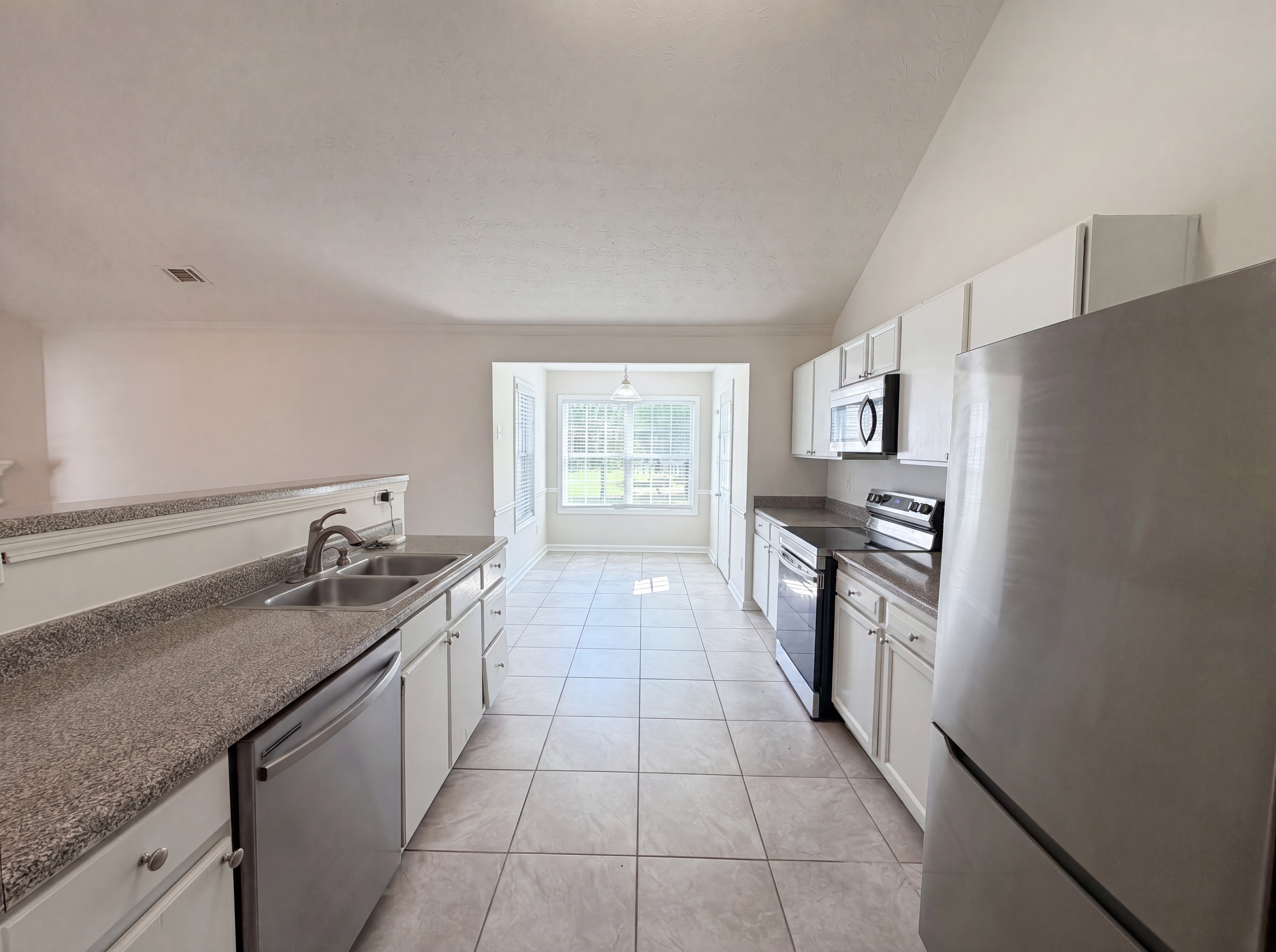 Photo 7 of 25 of 6774 Fairfax Ct, Lithonia, GA