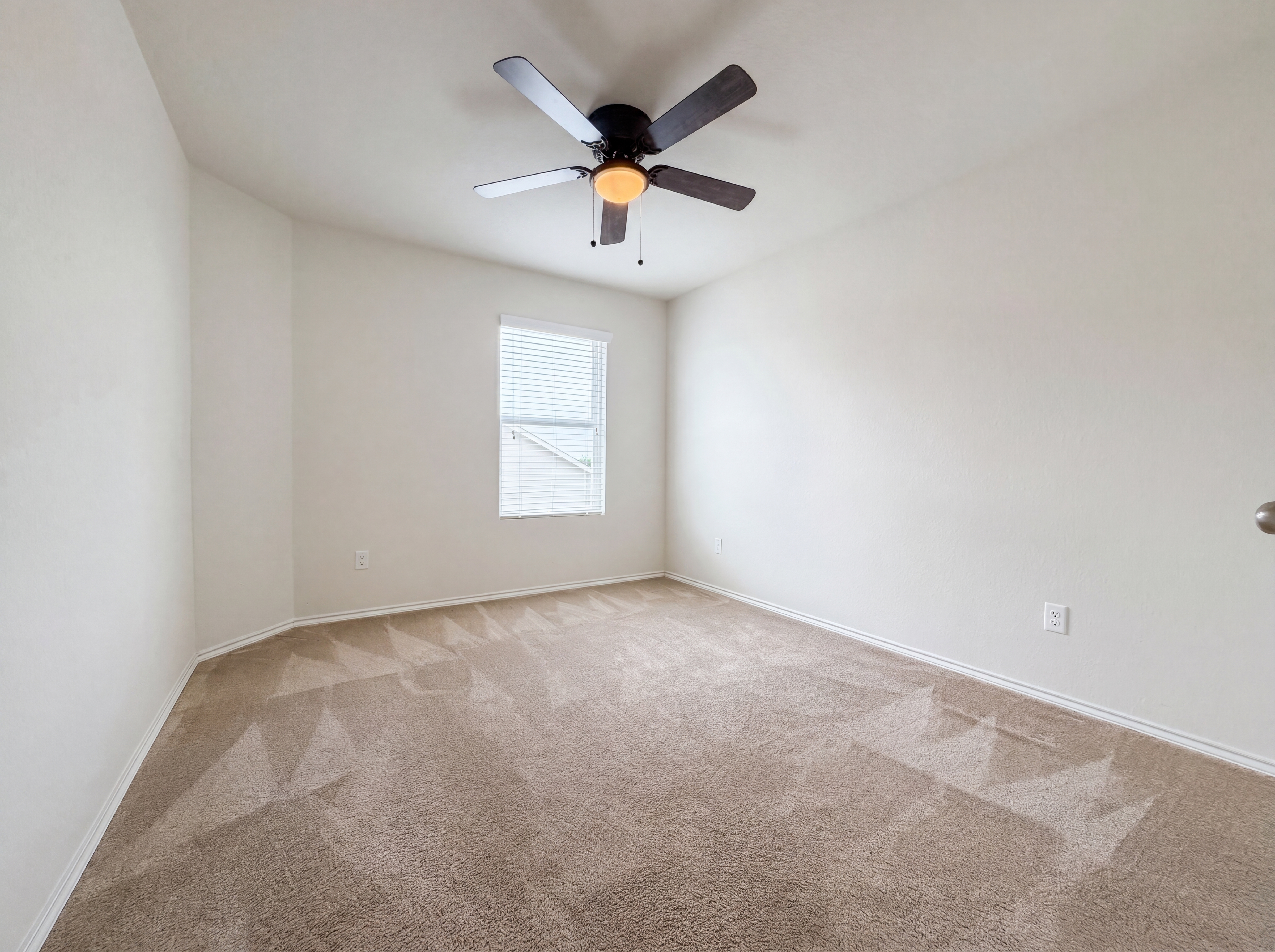 Photo 12 of 18 of 10611 Mary Scheel Ln, Converse, TX