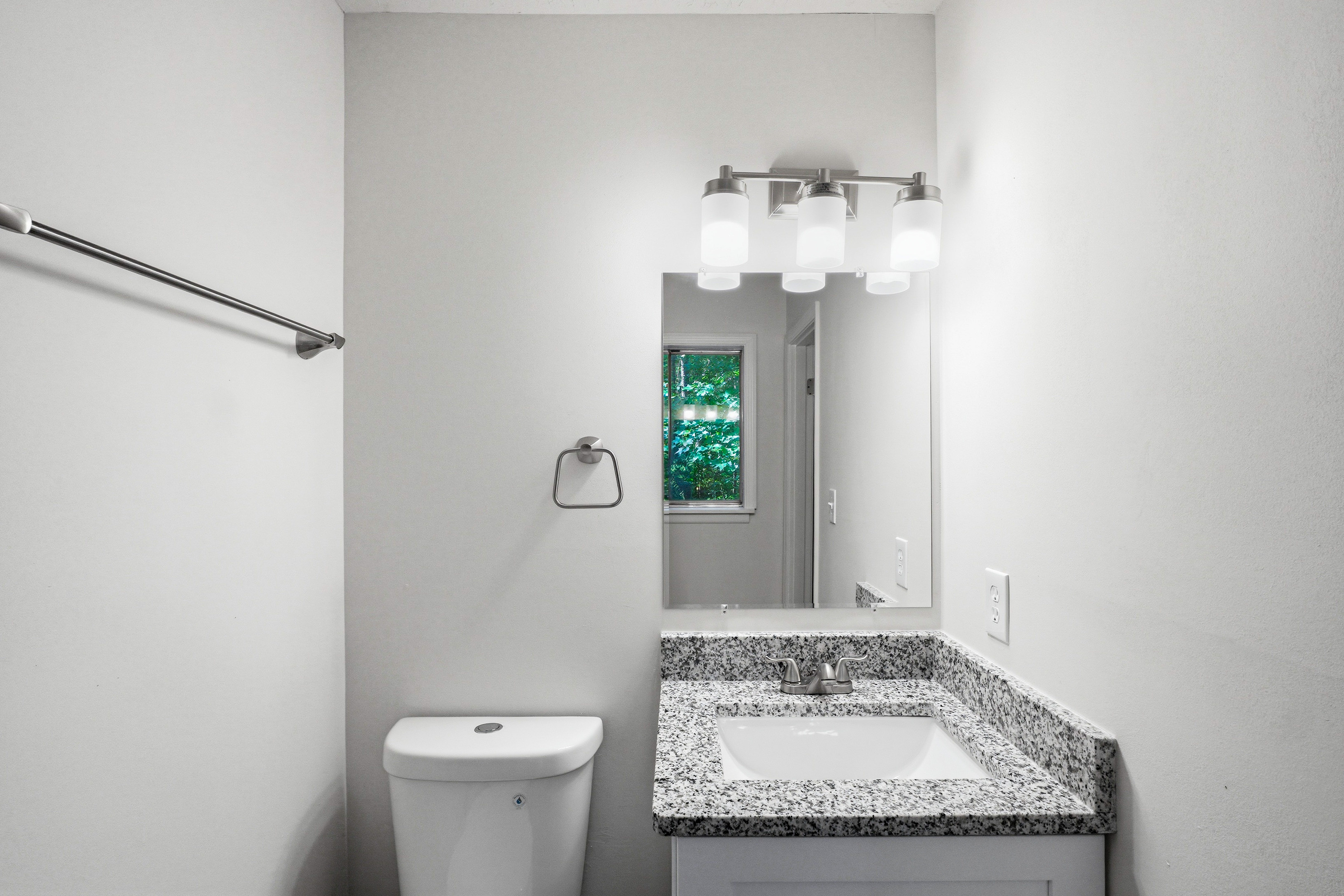 Photo 16 of 29 of 7052 Lodgepole Dr, Morrow, GA