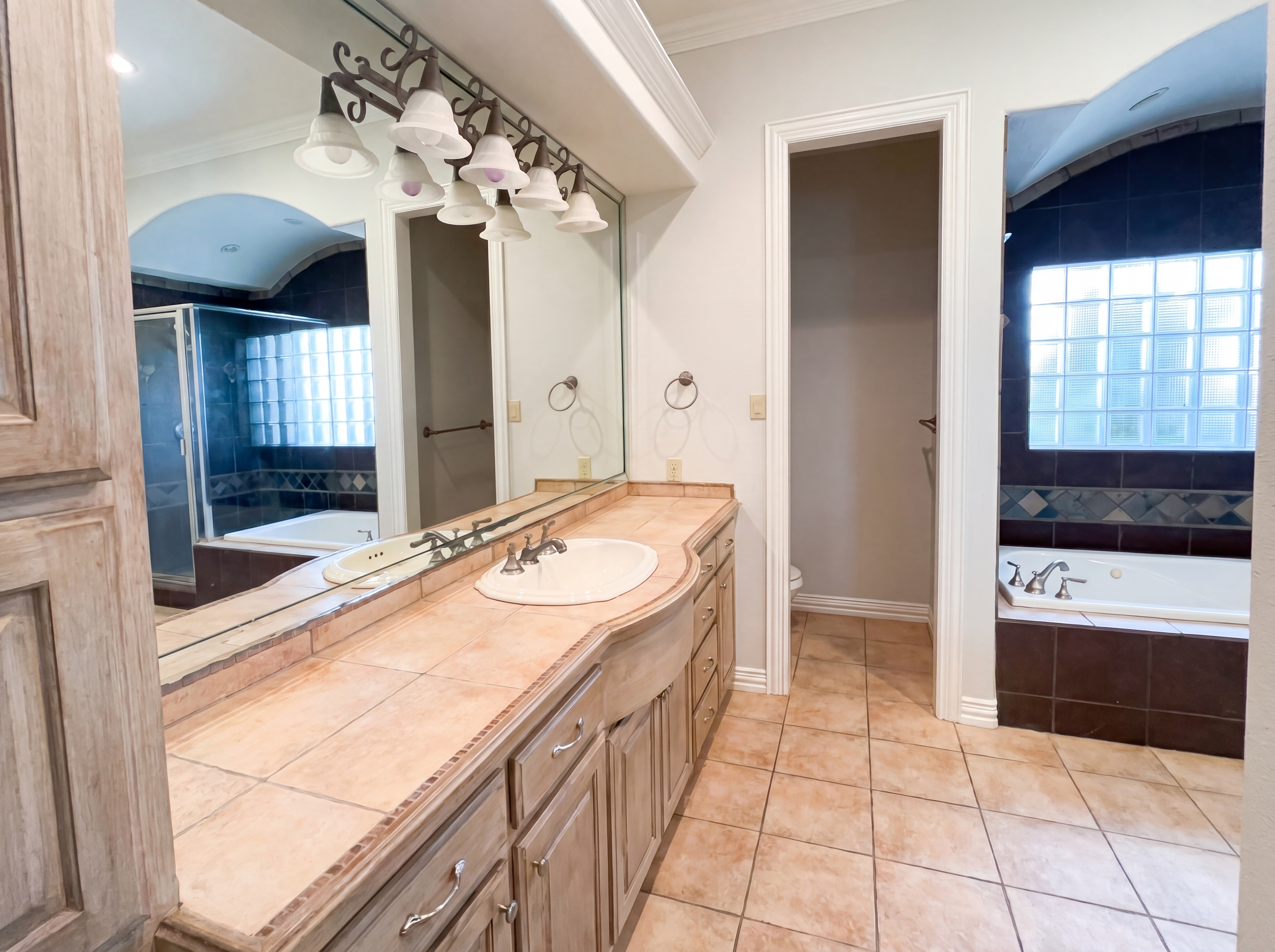 Photo 27 of 38 of 4201 Bluff View Dr, Granbury, TX