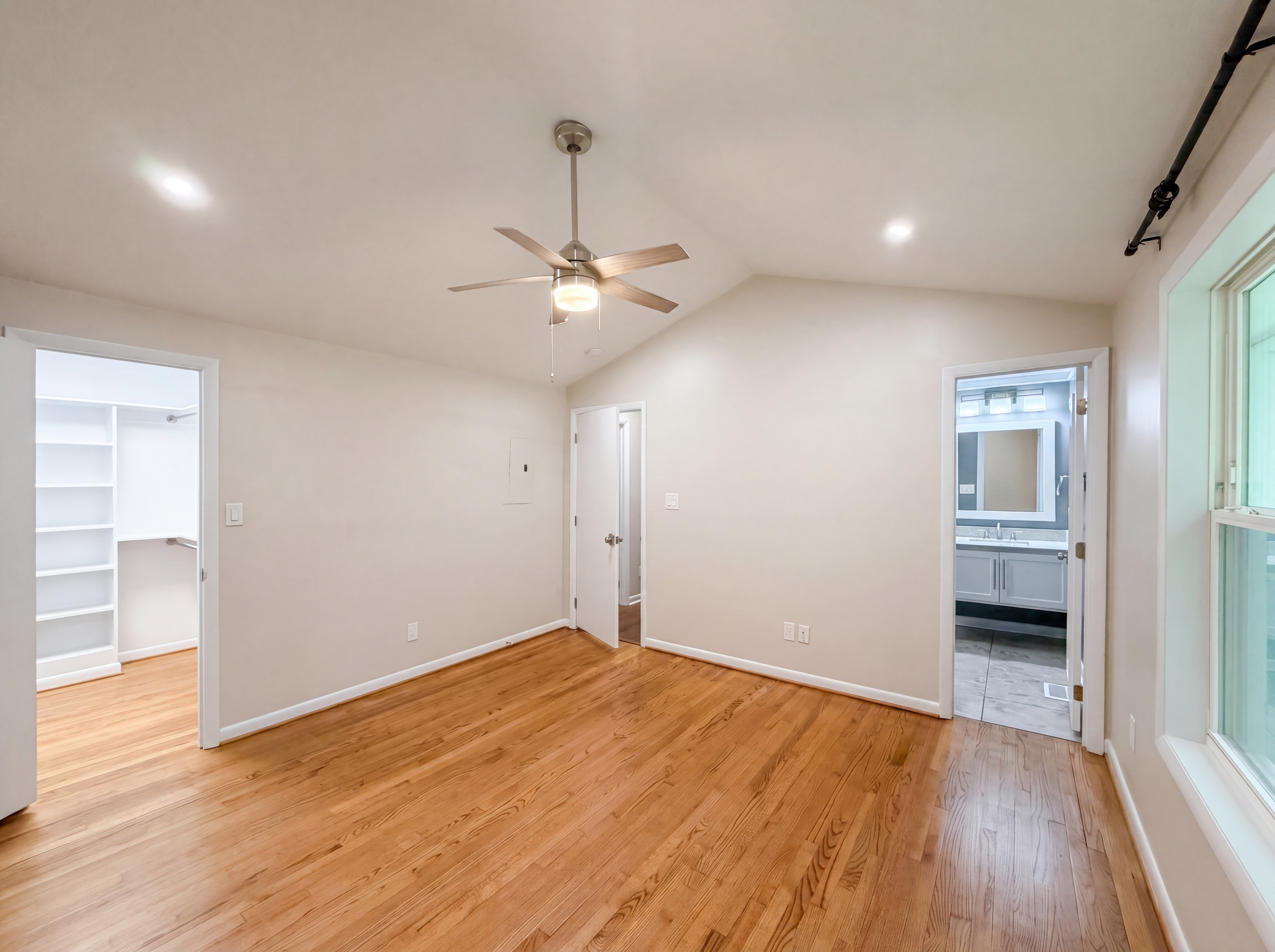 Photo 4 of 16 of 6625 Suburban Dr, Raleigh, NC