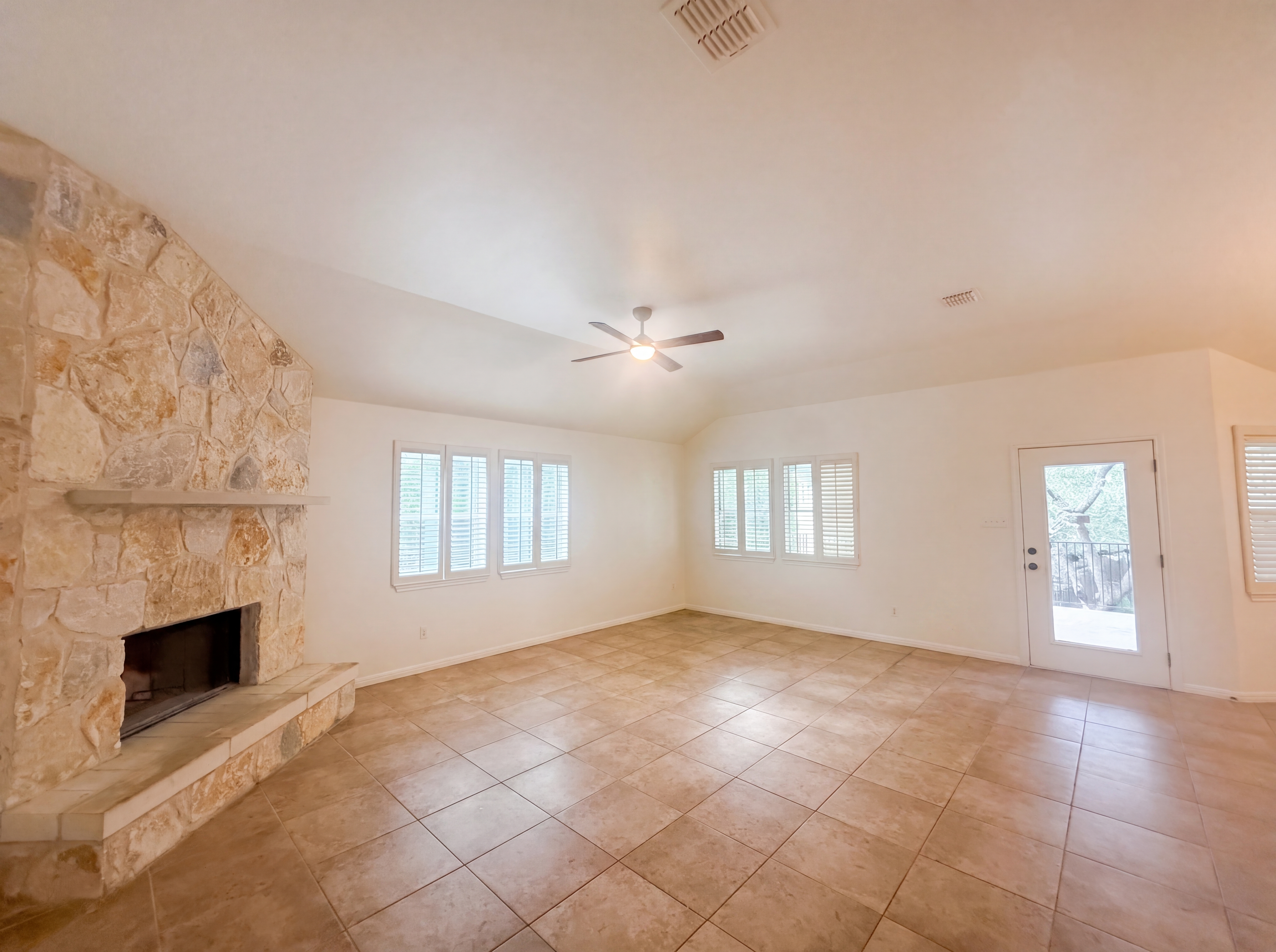 Photo 3 of 25 of 12 Birchwood Cir, Wimberley, TX