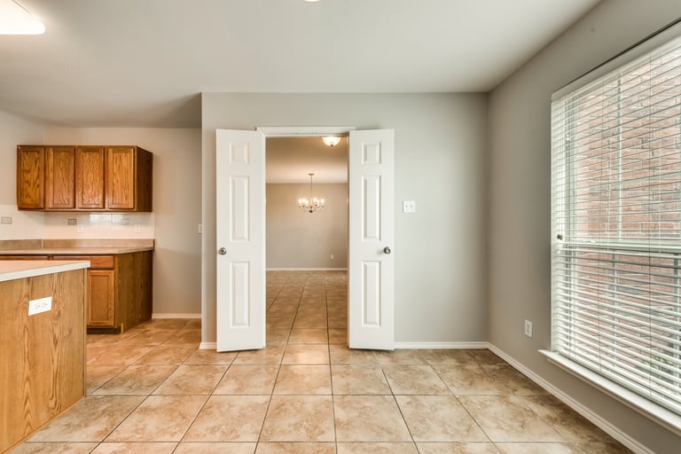 Photo 9 of 34 - 1525 Redman Dr, Royse City, TX 75189