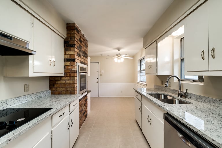 Photo 11 of 30 - 1005 McDonald Dr, Garland, TX 75041