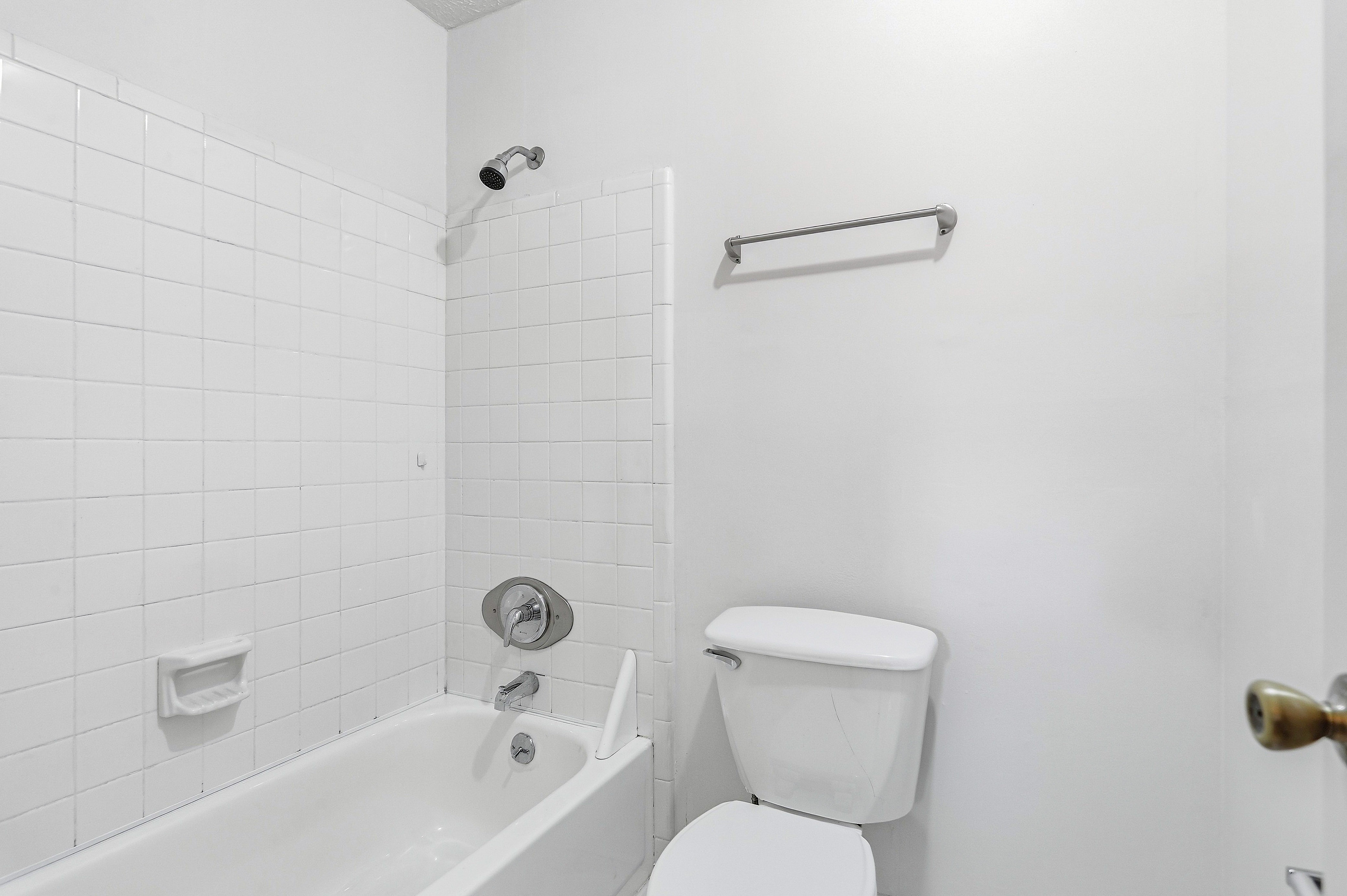 Photo 11 of 24 of 6305 Windsor Trace Dr, Peachtree Corners, GA