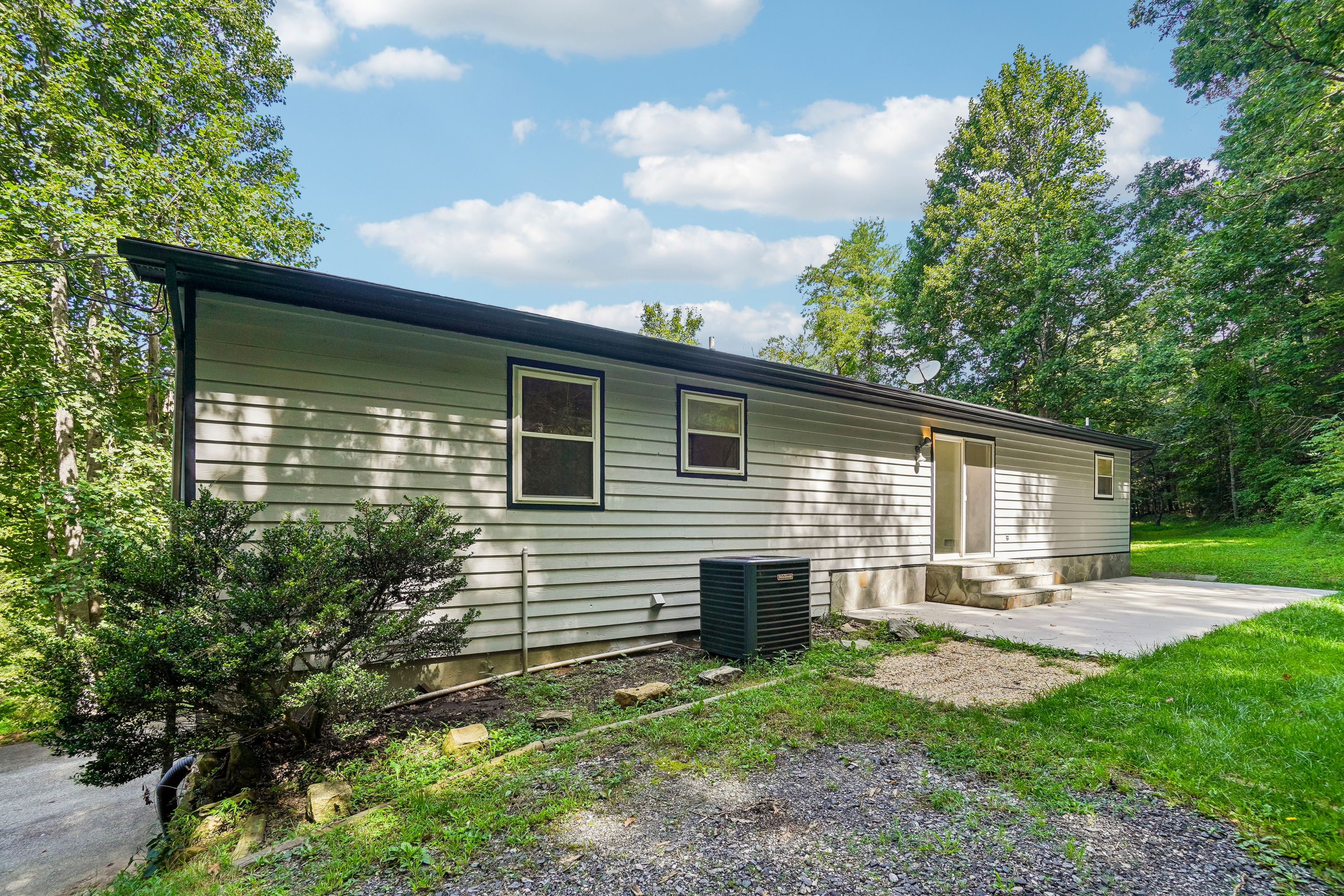 Photo 5 of 46 of 19 Jupiter Hts, Weaverville, NC