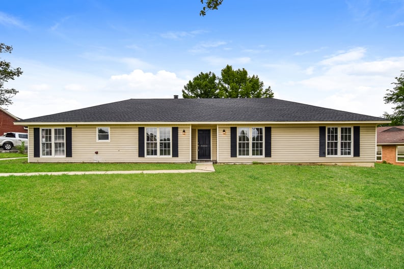 Property photo 1 of 7143 Knoll Loop