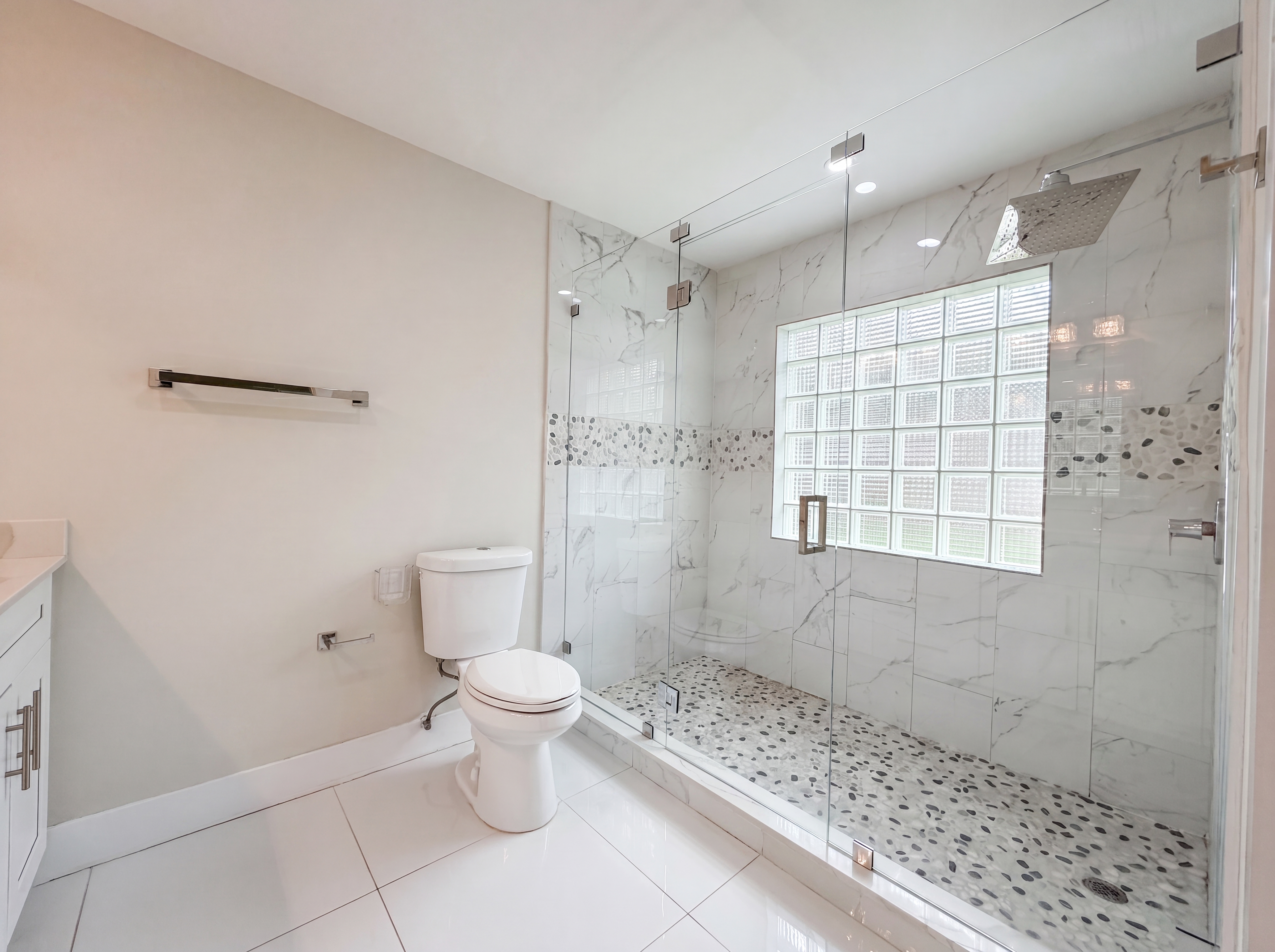 Photo 13 of 25 of 16571 SW 145th Ave, Miami, FL