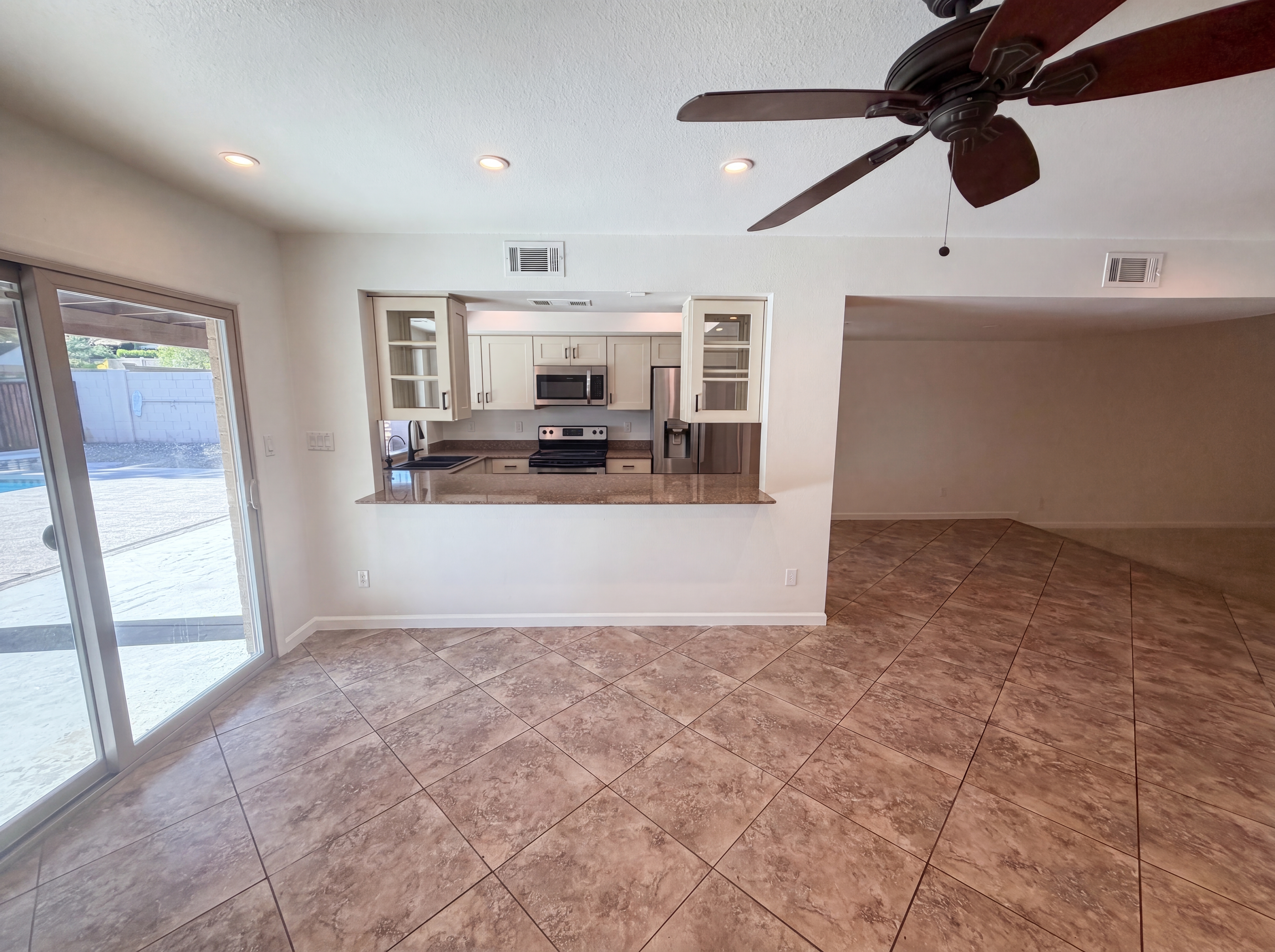 Photo 8 of 24 of 16207 N 11th Pl, Phoenix, AZ