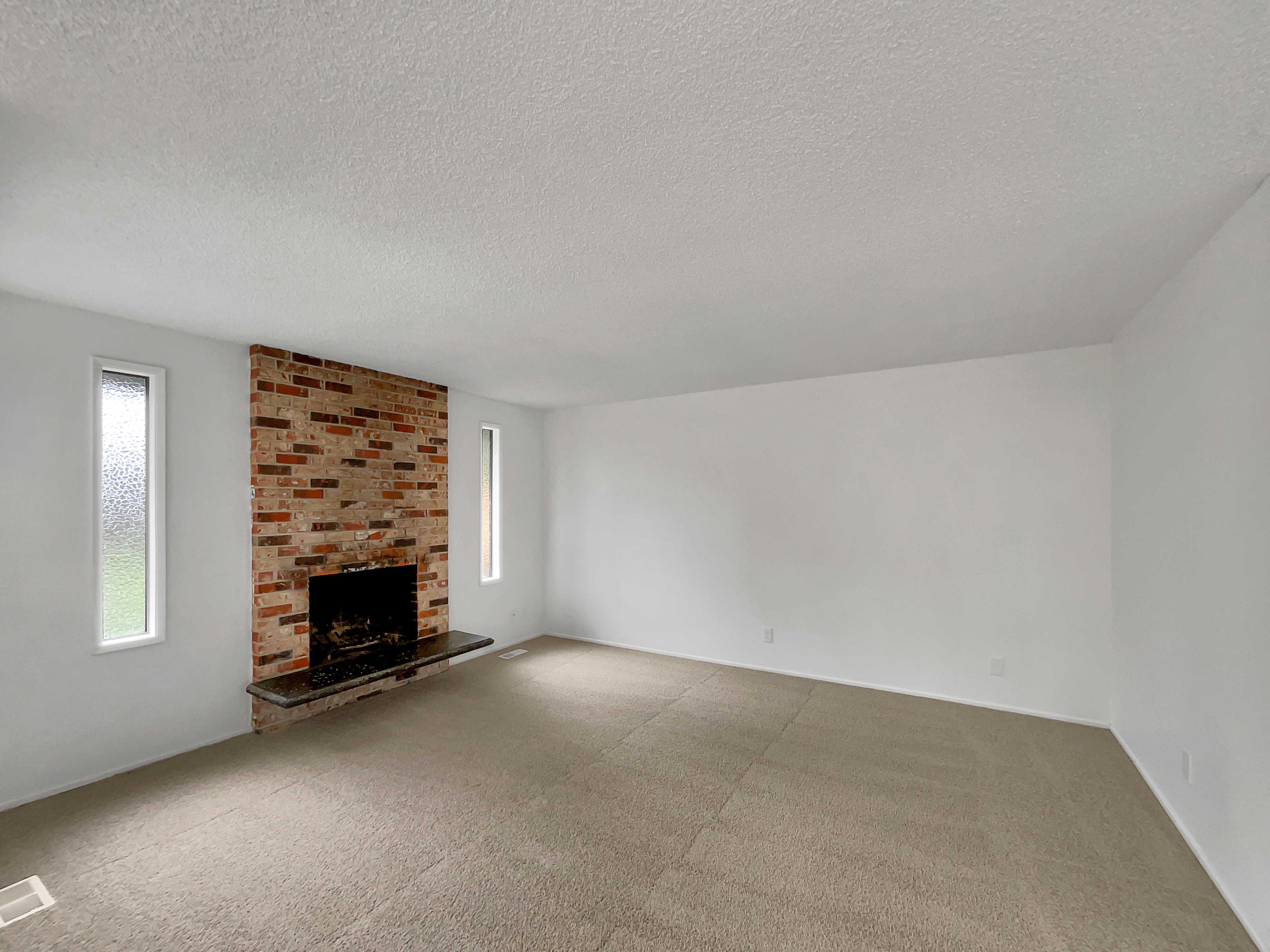 Photo 3 of 20 of 190 SE 32nd Ave, Hillsboro, OR