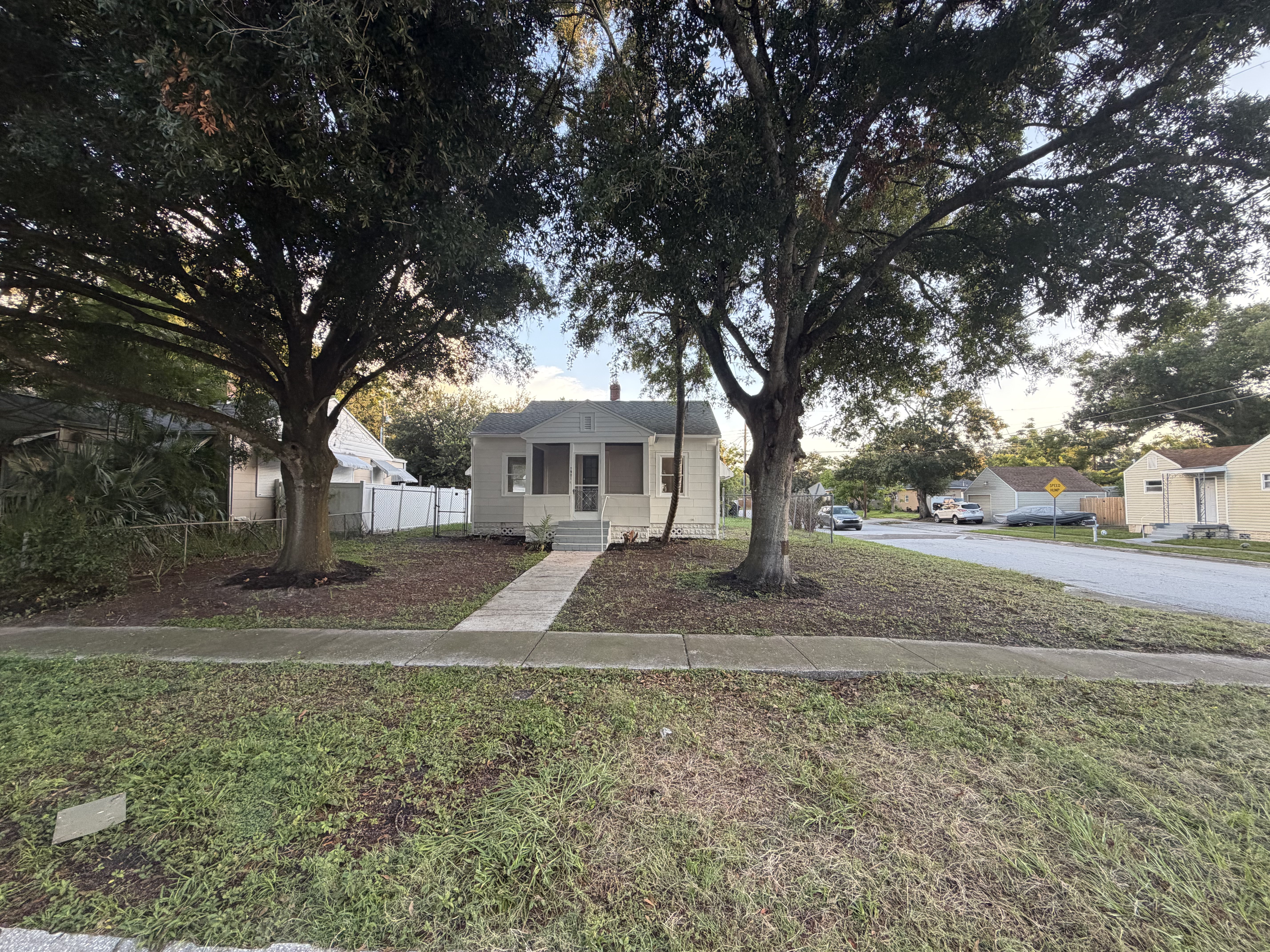 Photo 21 of 26 of 1901 20th Ave N, Saint Petersburg, FL