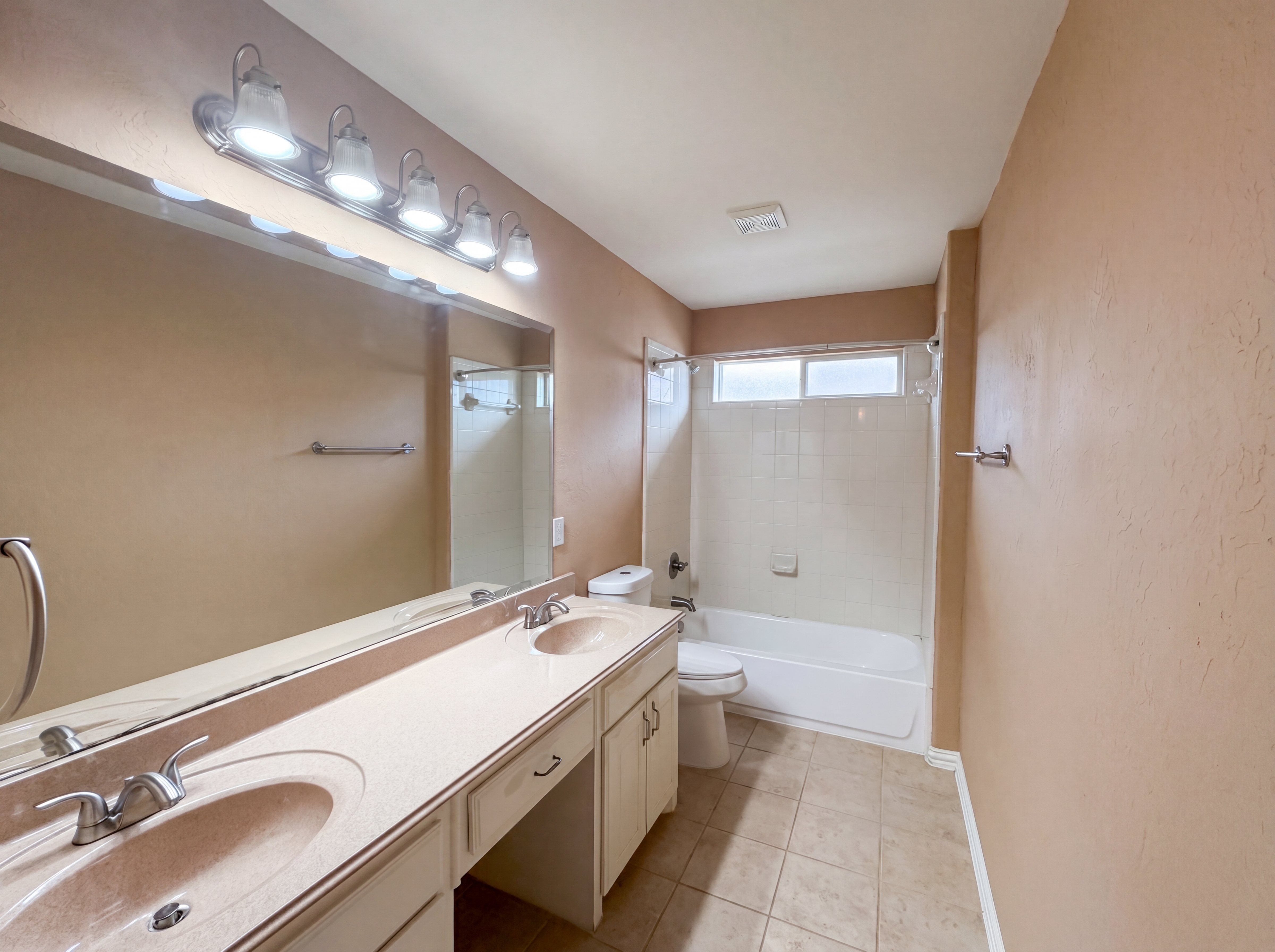 Photo 25 of 32 of 10330 Sandbar Dr, Irving, TX