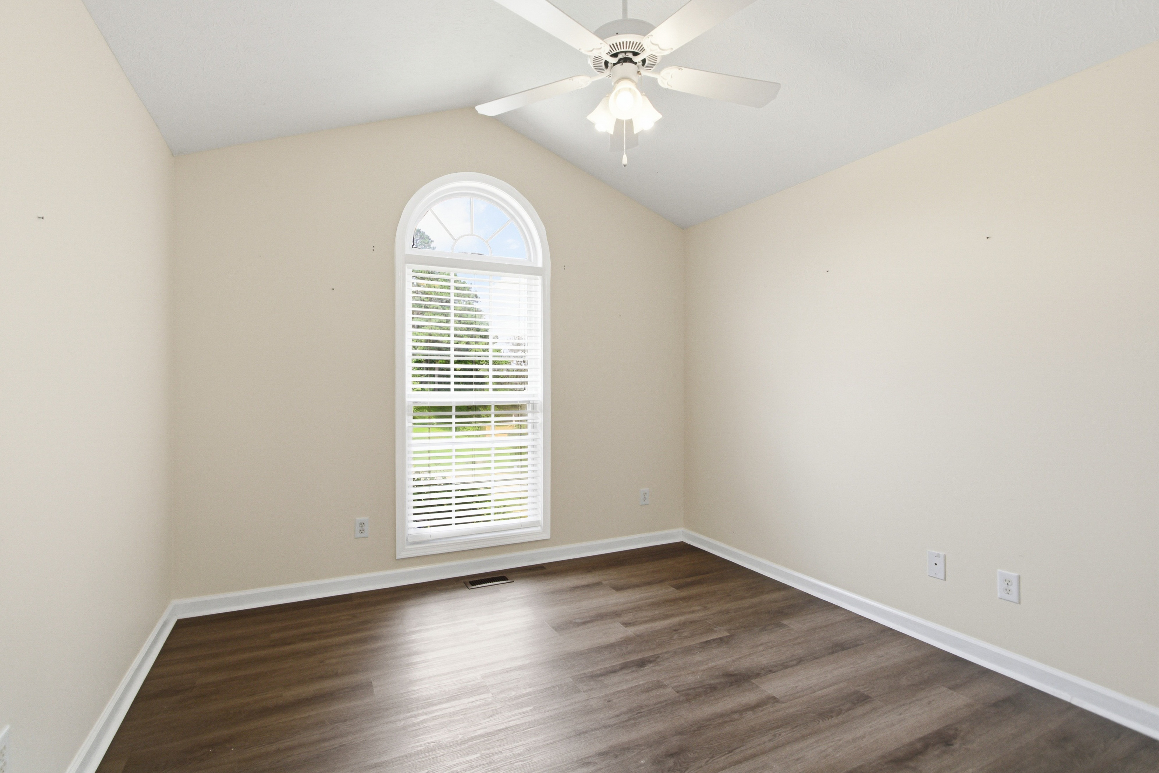 Photo 13 of 28 of 9458 Creekstone Ct, Villa Rica, GA