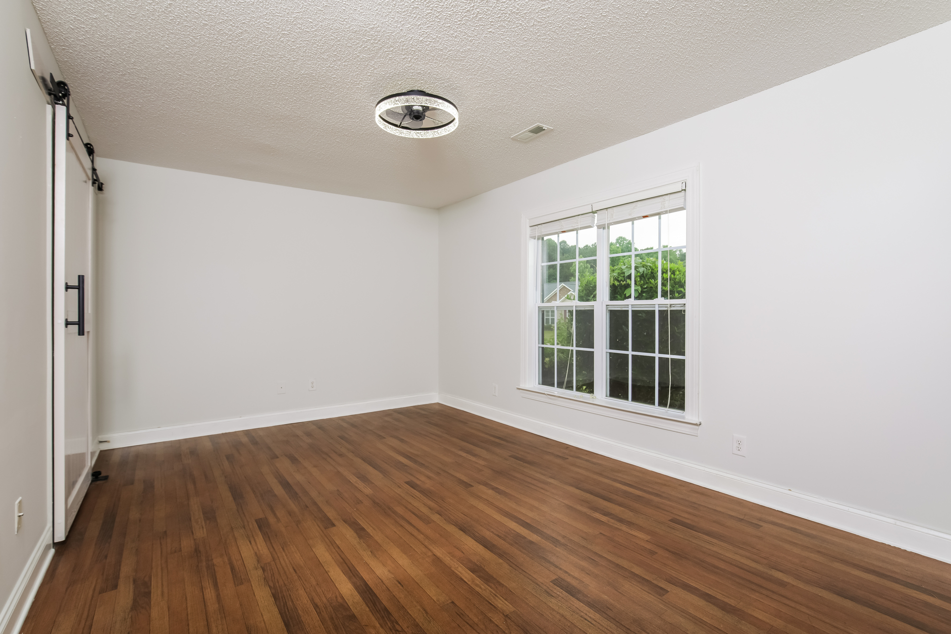 Photo 12 of 21 of 3715 Highland Dr, Ayden, NC