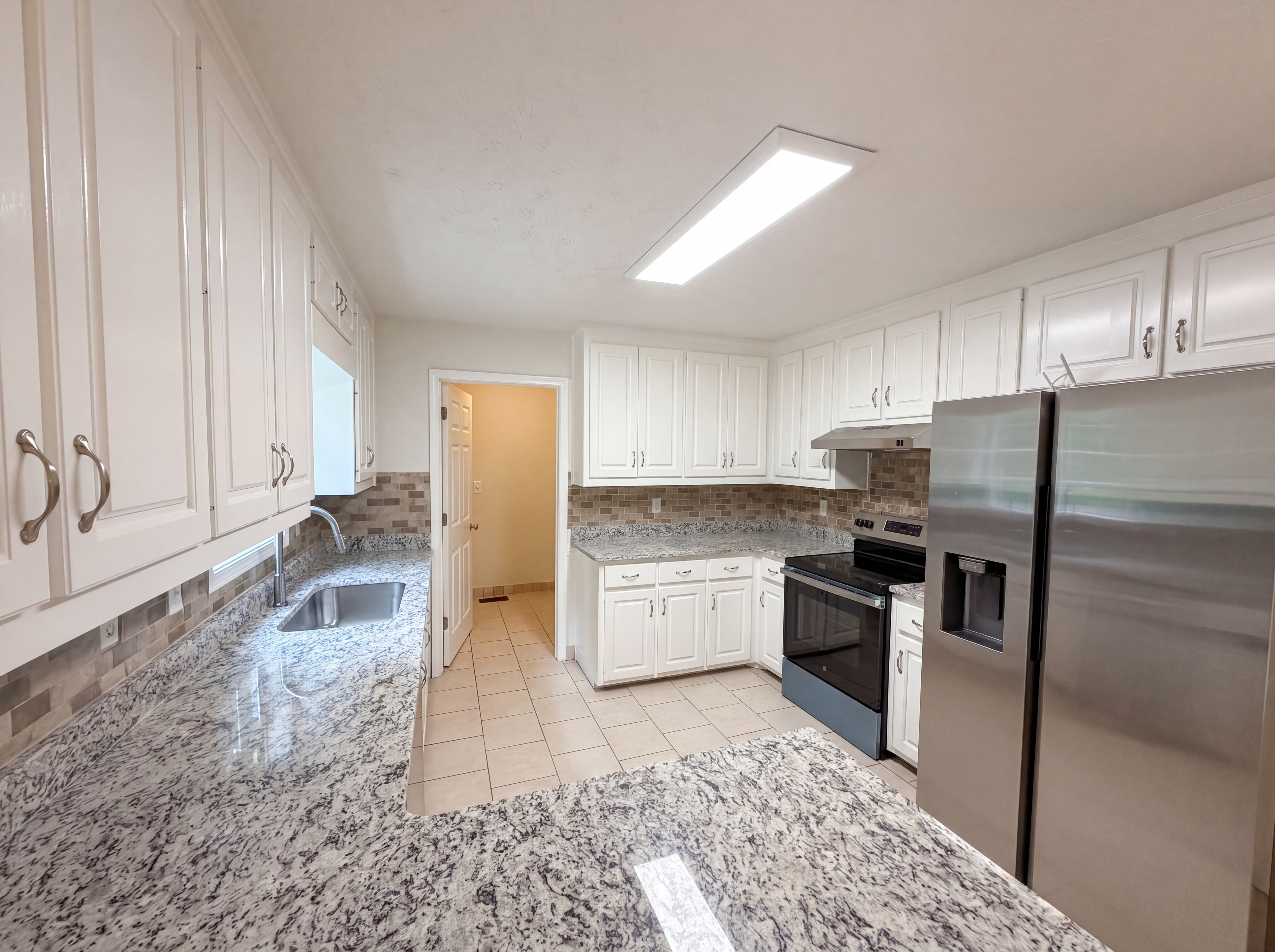 Photo 8 of 21 of 1555 Rose Pointe Dr, Loganville, GA