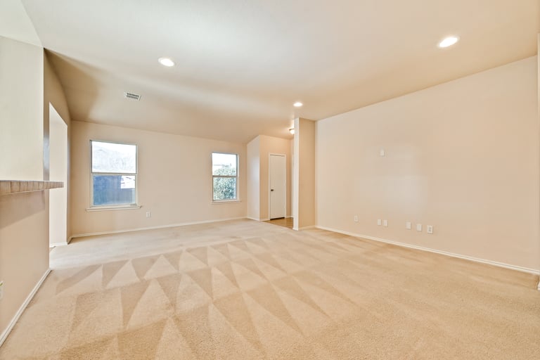 Photo 8 of 30 - 14836 S Spring Ridge Cir, Balch Springs, TX 75180