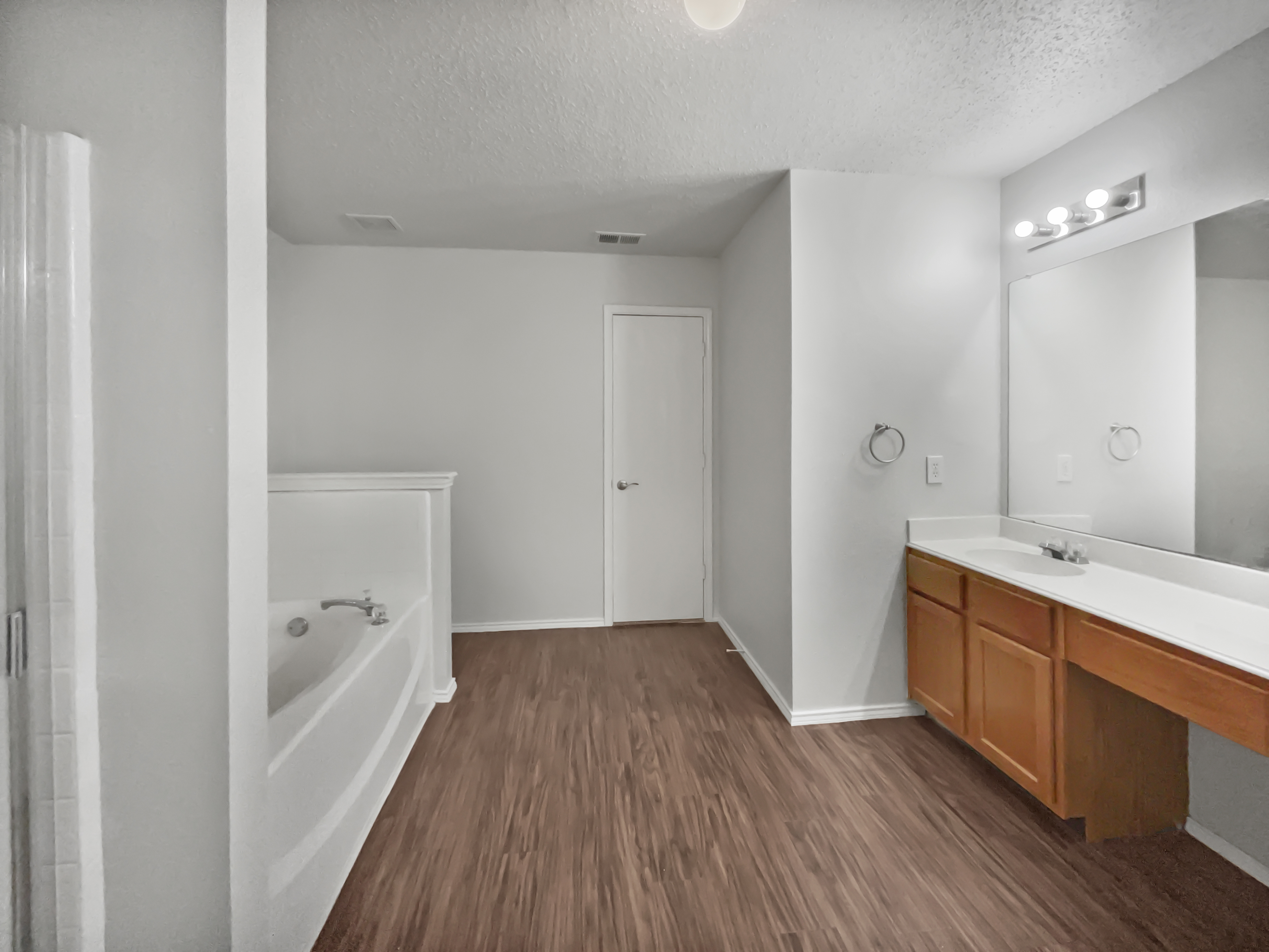 Photo 7 of 21 of 333 Longshore Dr, Little Elm, TX