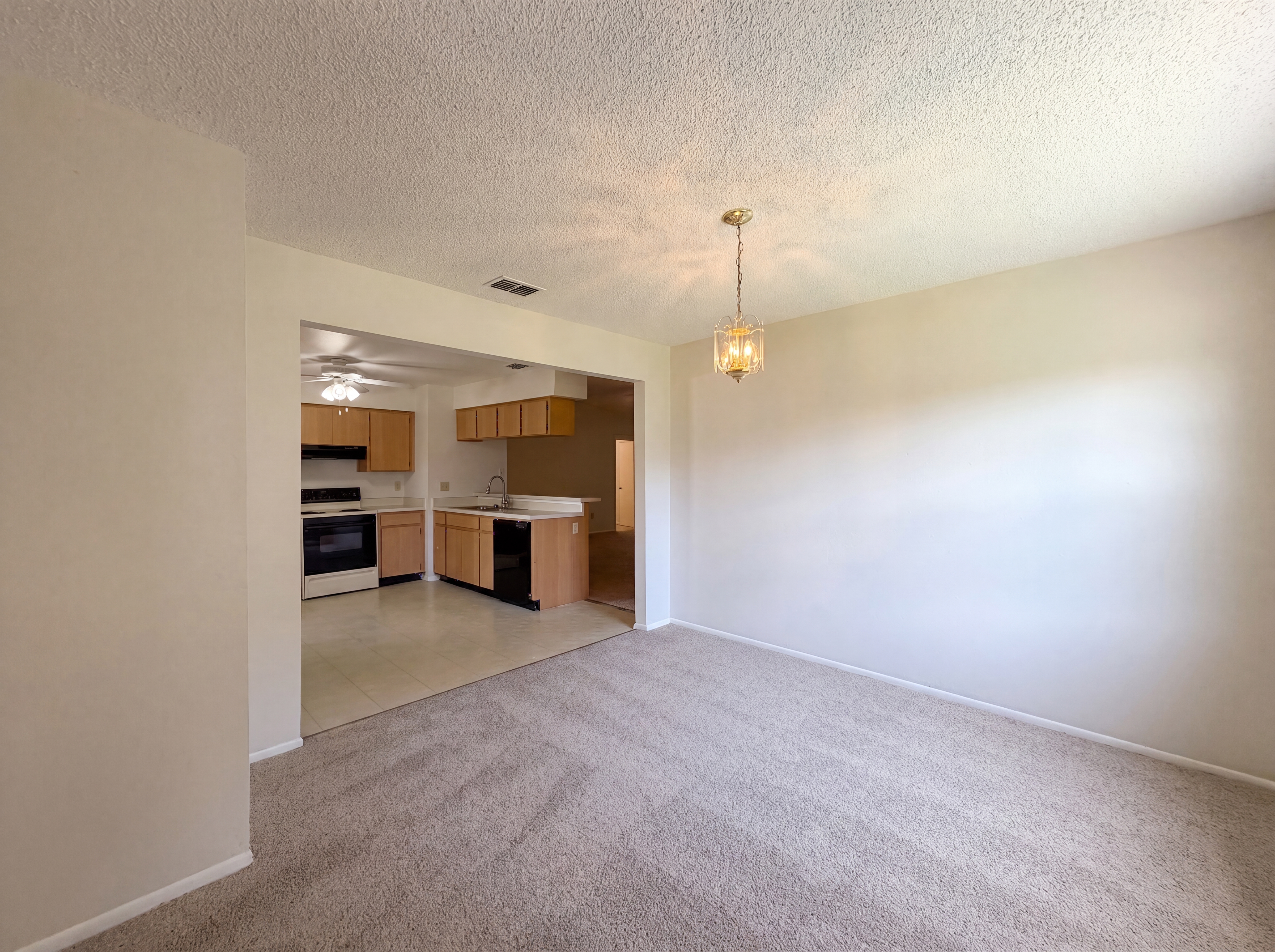 Photo 8 of 27 of 5720 Kneeland Ln, Tampa, FL