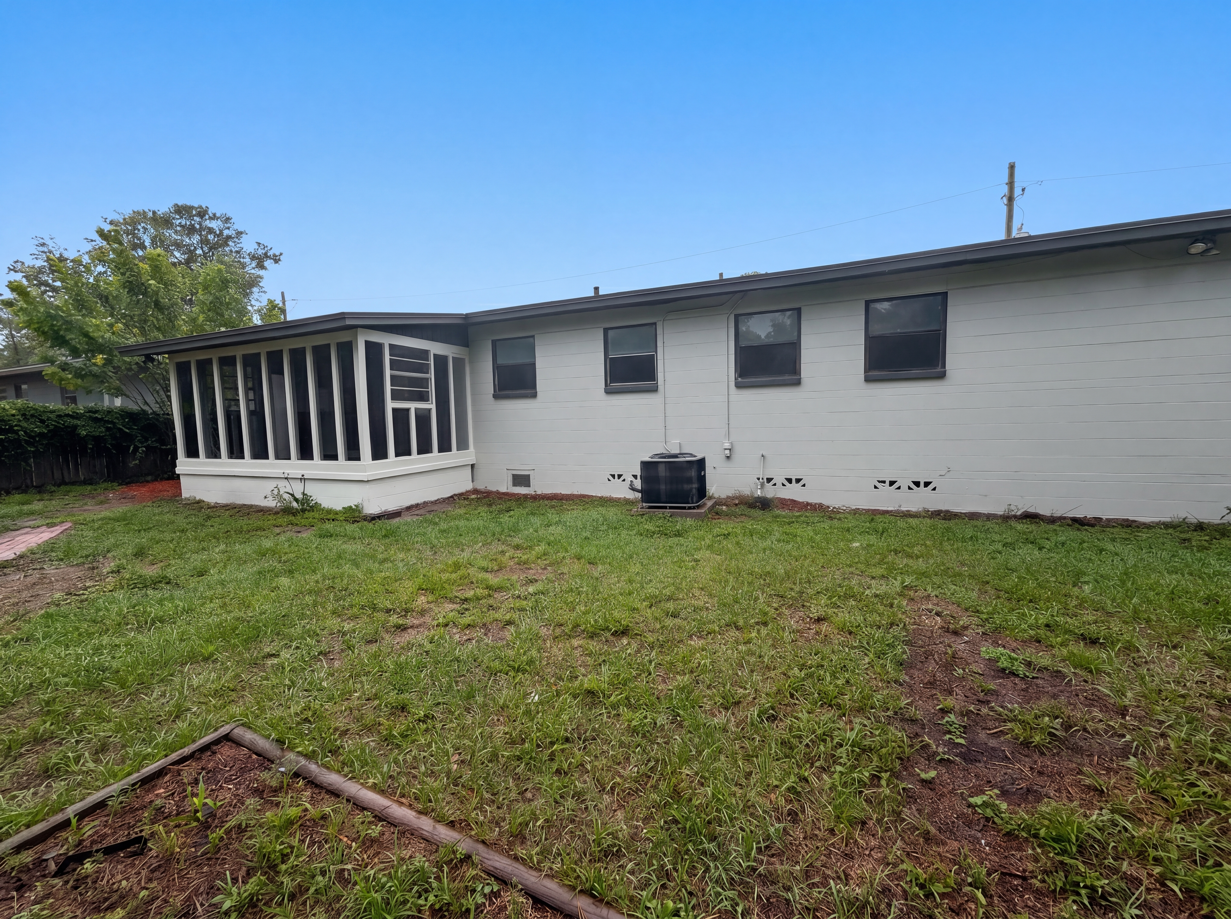 Photo 5 of 18 of 7520 Altus Dr S, Jacksonville, FL