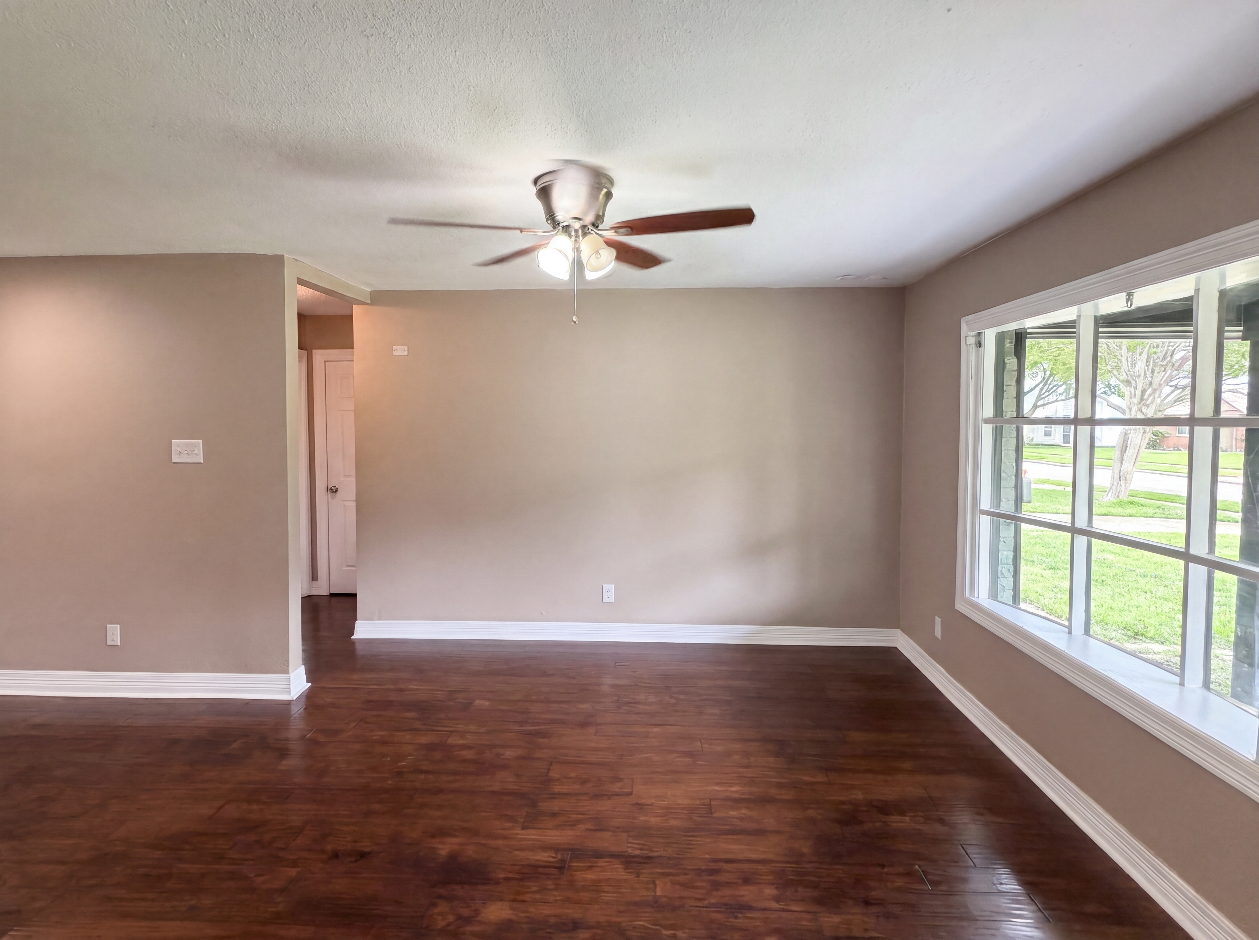 Photo 14 of 16 of 3255 Whitehall Dr, Dallas, TX