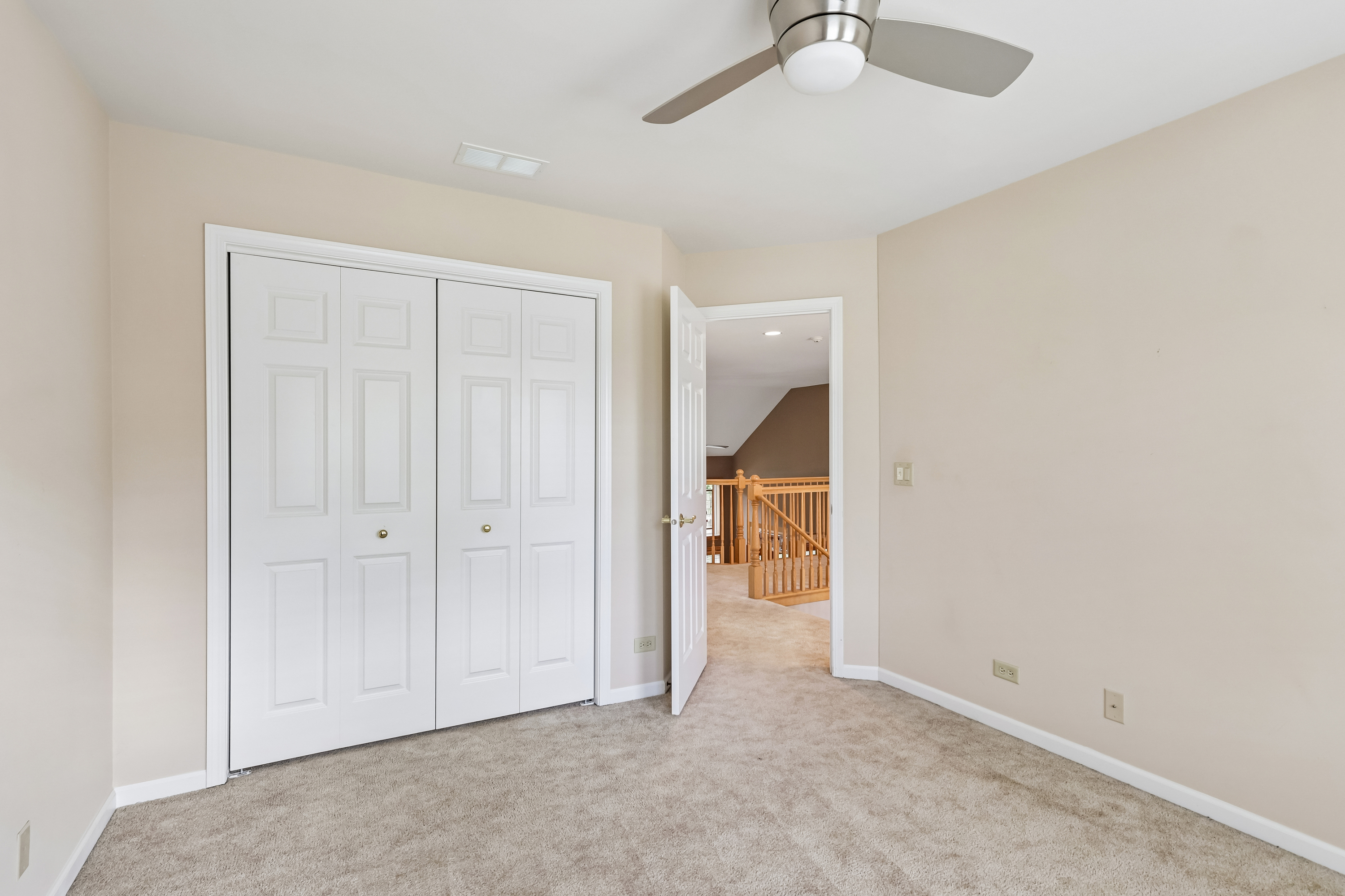 Photo 21 of 41 of 426 Heatherwood Dr, Oswego, IL