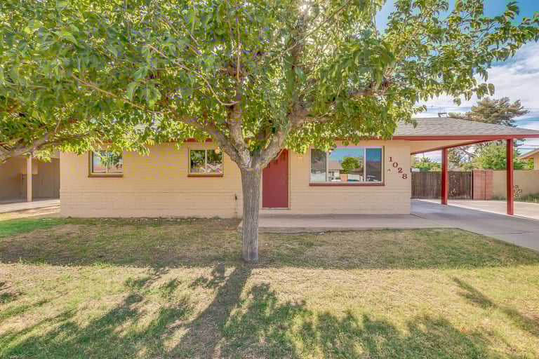 Photo 1 of 33 - 1028 N Dakota St, Chandler, AZ 85225