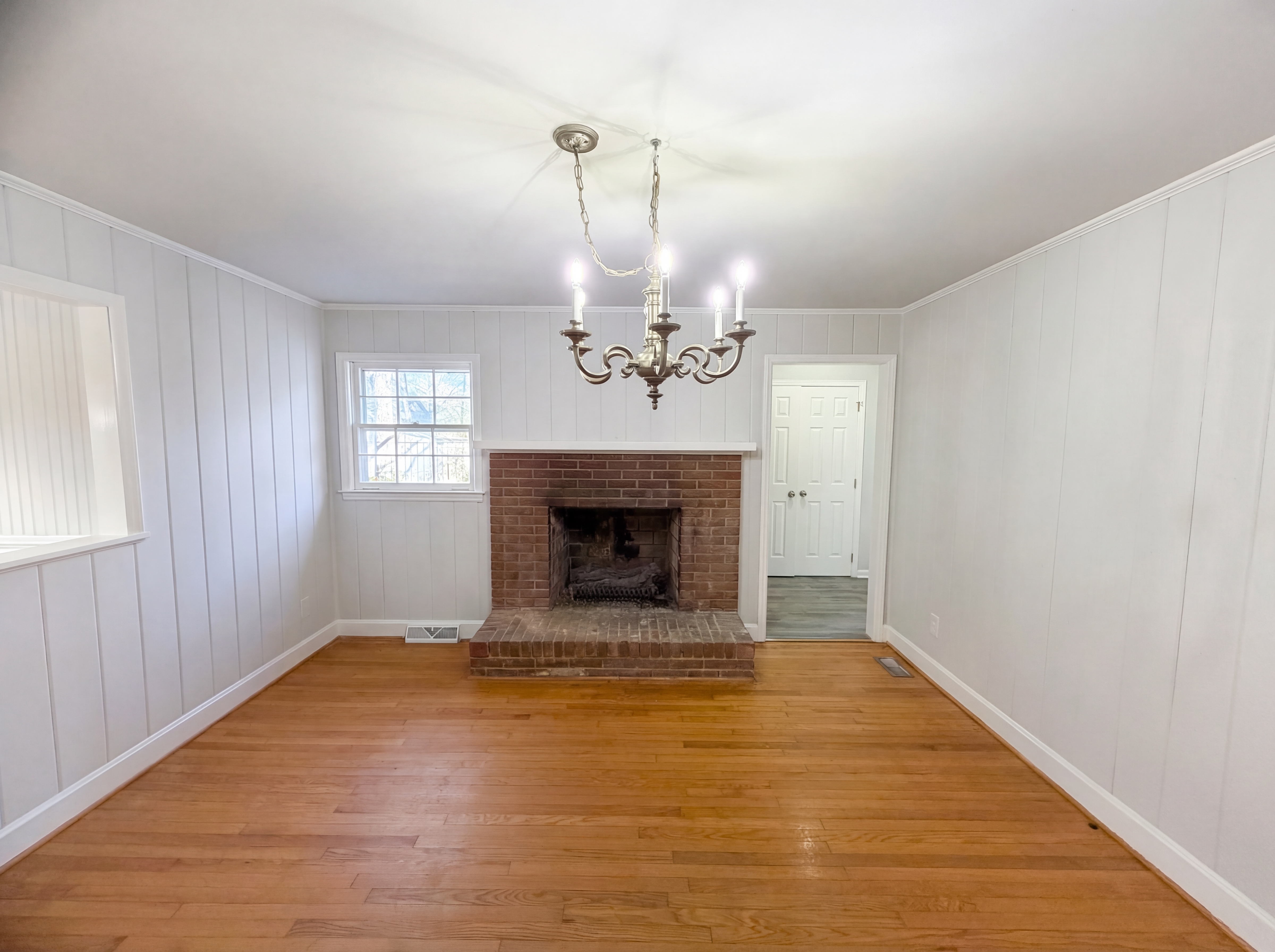 Photo 3 of 21 of 1512 Buckingham Ave, Gastonia, NC