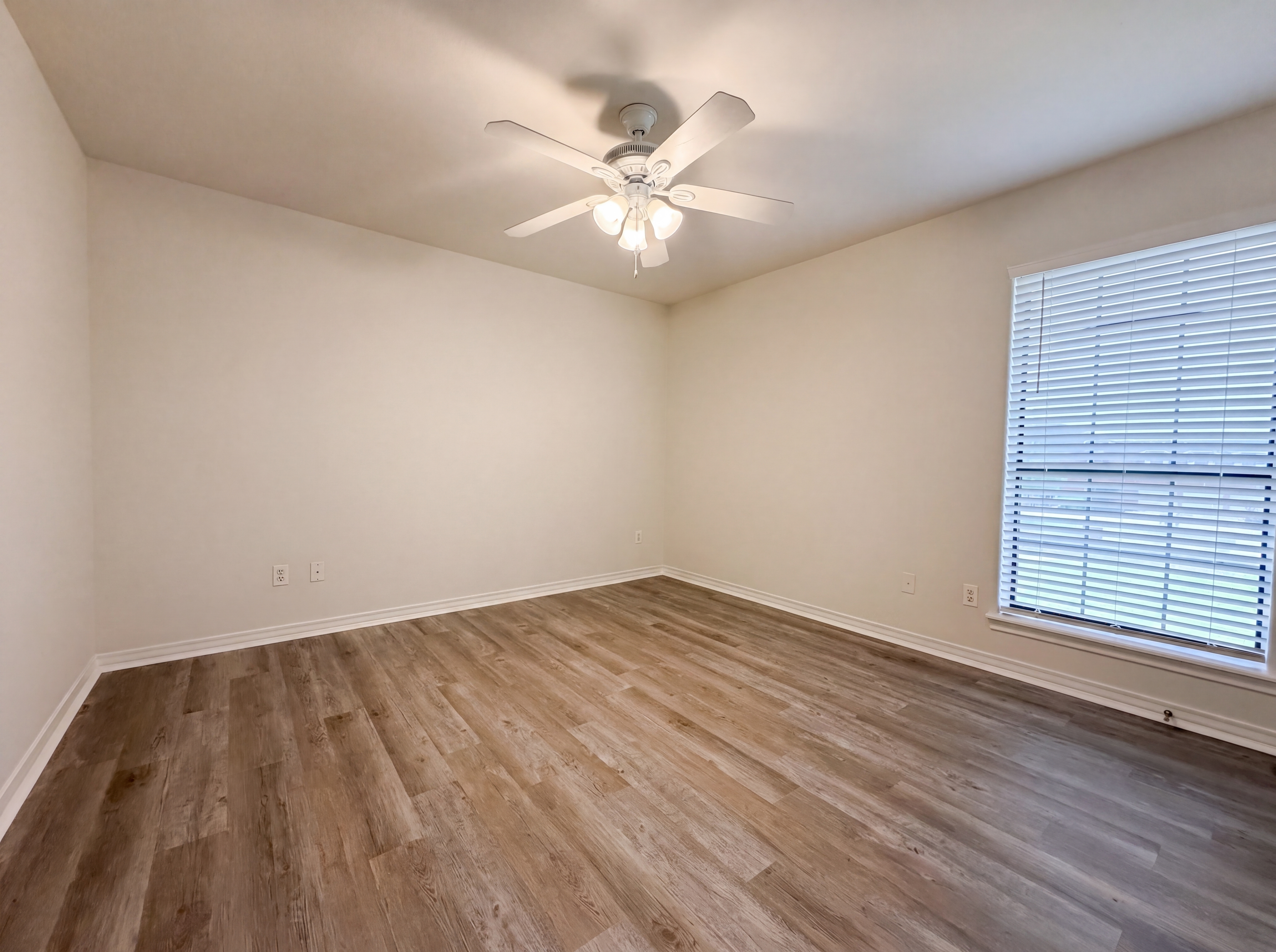 Photo 14 of 20 of 6041 King Trl, Corpus Christi, TX