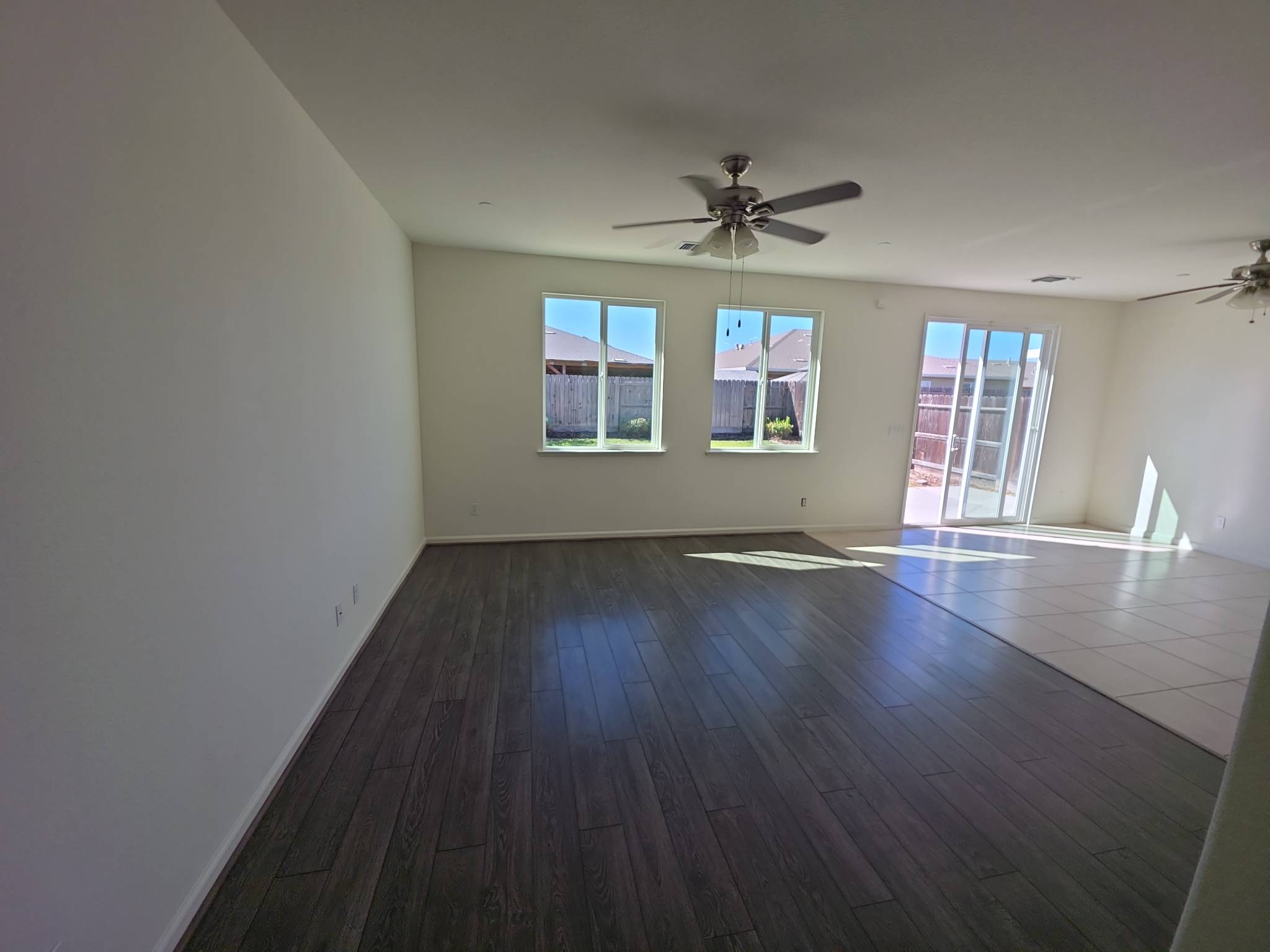 Photo 3 of 24 of 5578 E Eugenia Ave, Fresno, CA