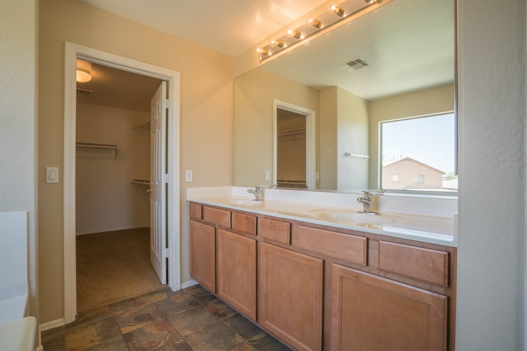Photo 15 of 33 - 16966 W Bradford Way, Surprise, AZ 85374