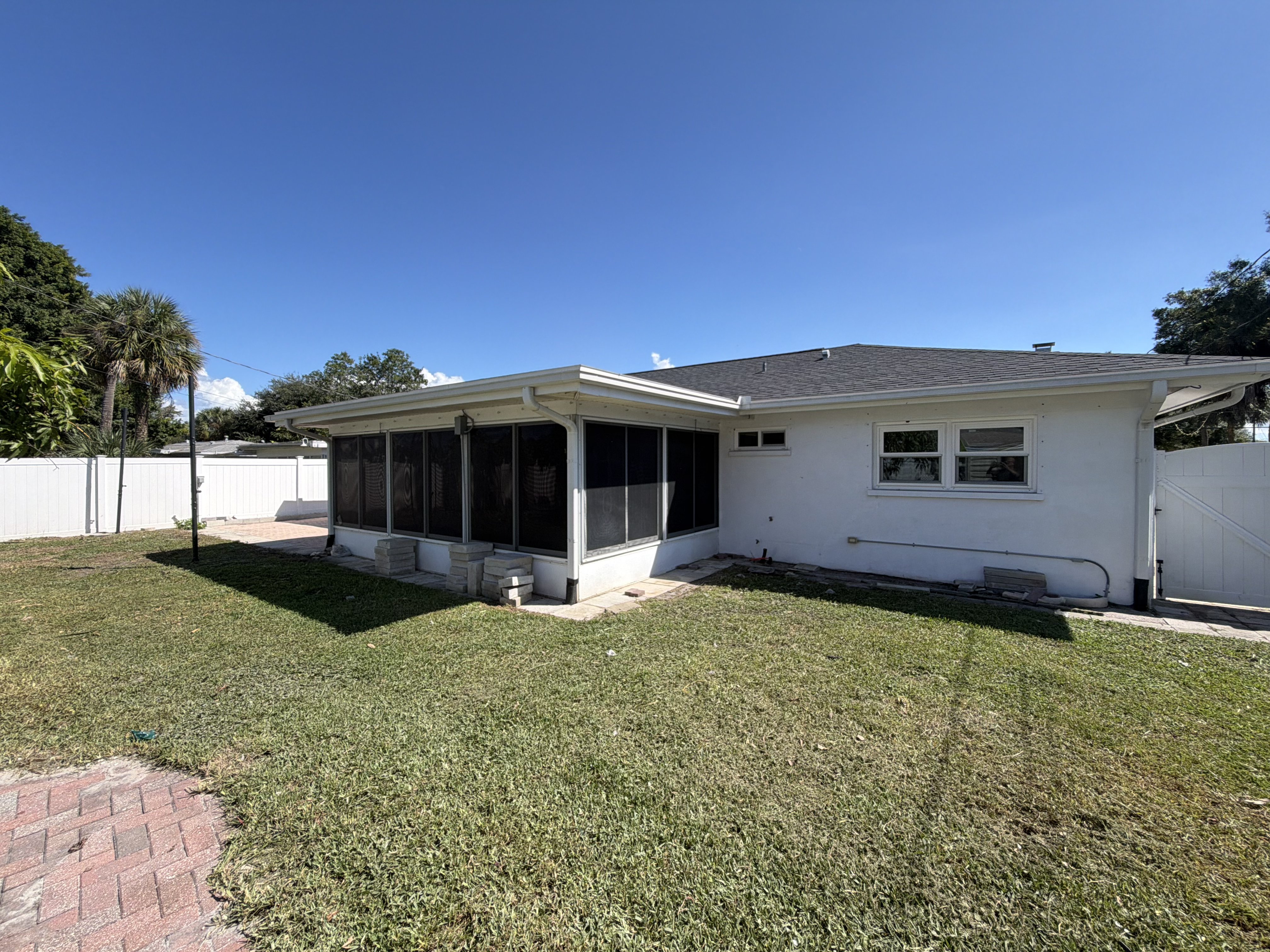 Photo 5 of 18 of 2645 Roy Hanna Dr S, Saint Petersburg, FL