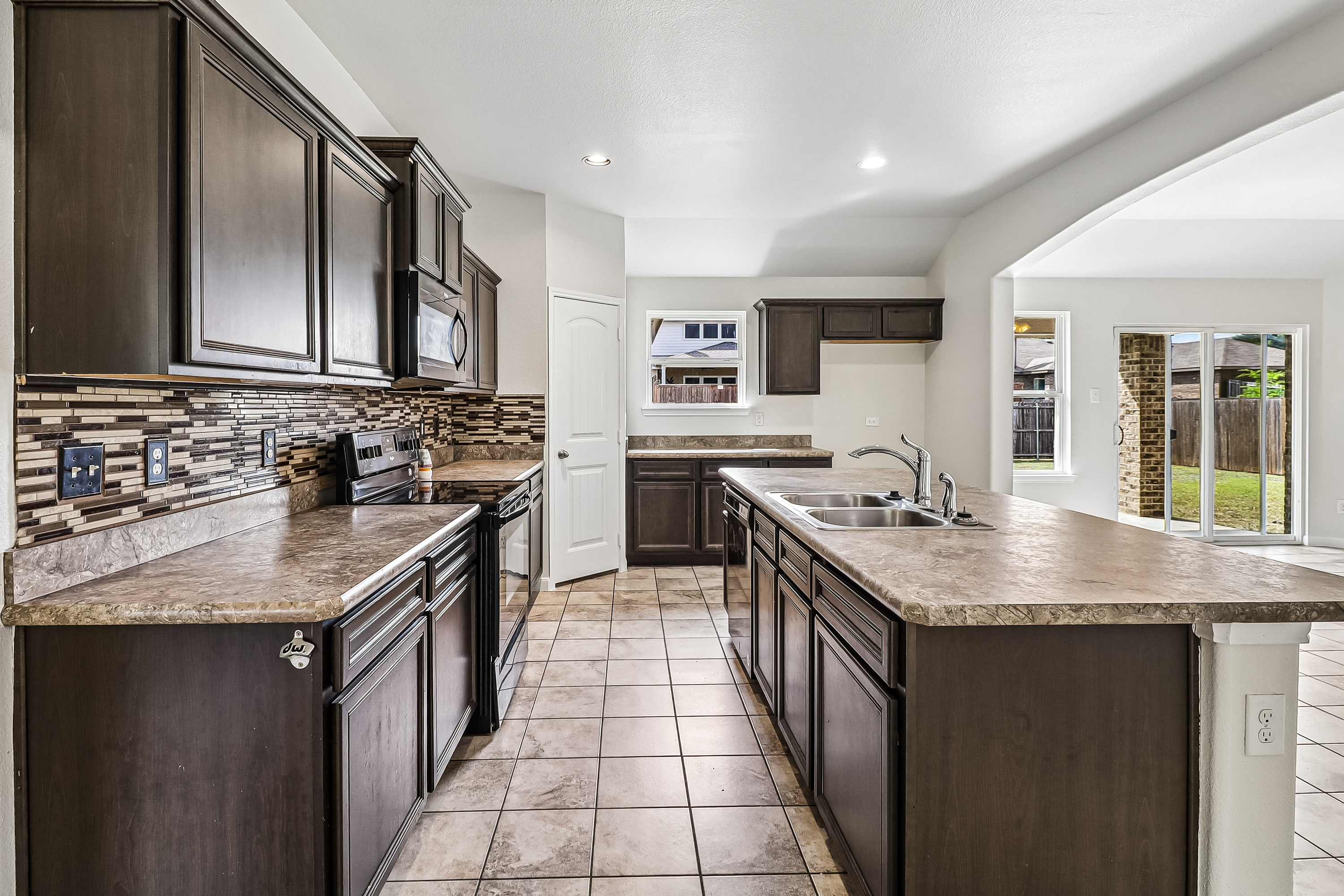 Photo 2 of 26 of 2979 Driftwood Dr, Lancaster, TX