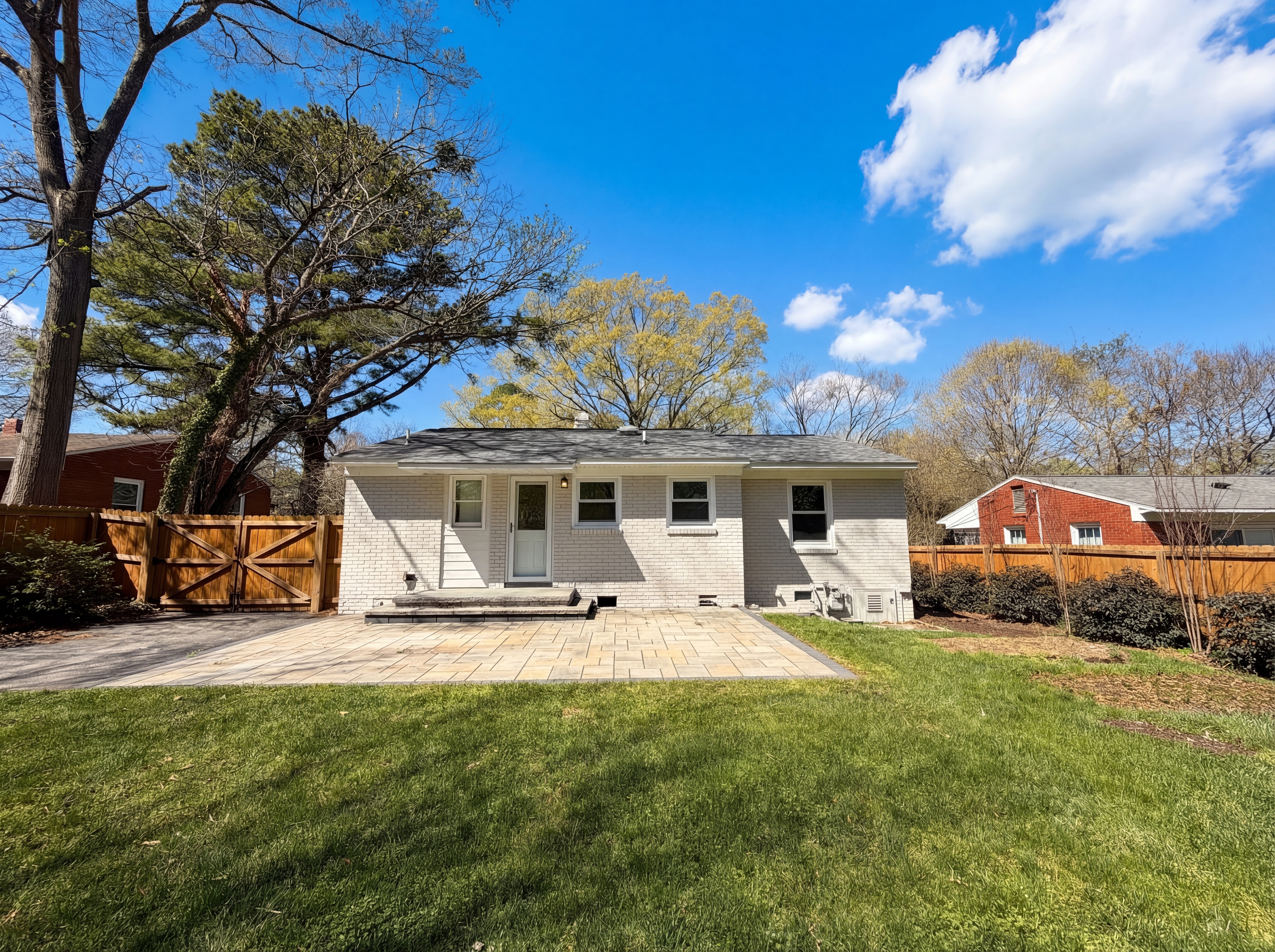 Photo 5 of 16 of 910 Devonport Dr, Raleigh, NC