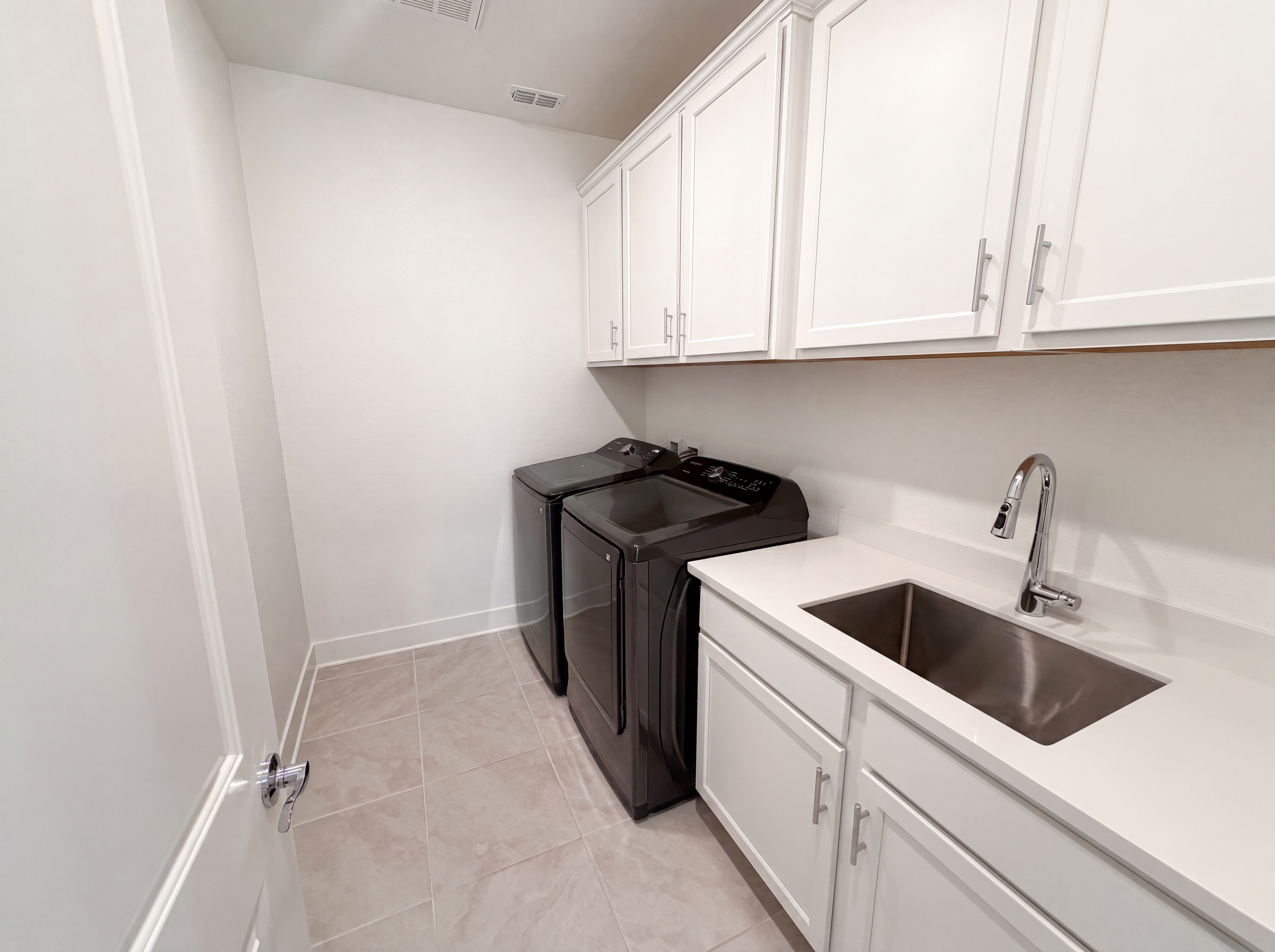 Photo 20 of 50 of 2743 Irish Meadow Way, Lathrop, CA
