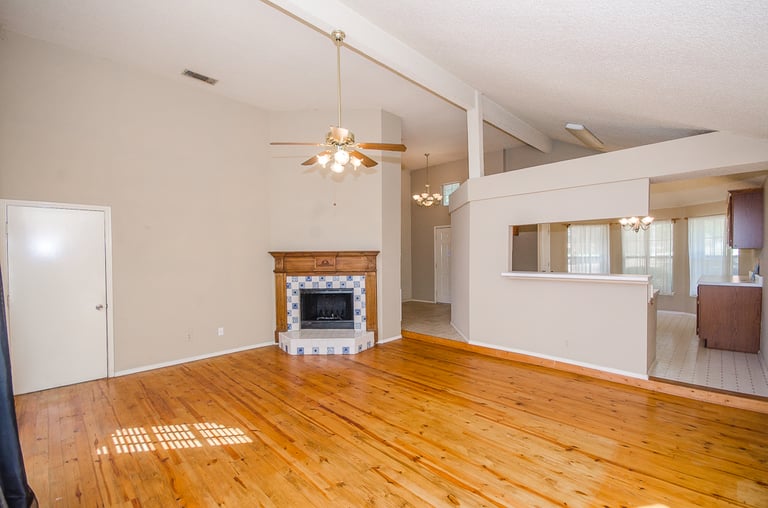 Photo 4 of 26 - 2309 Rockhill Rd, McKinney, TX 75072
