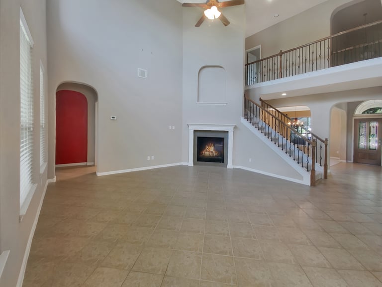 Photo 4 of 35 - 7900 Menler Dr, Austin, TX 78735