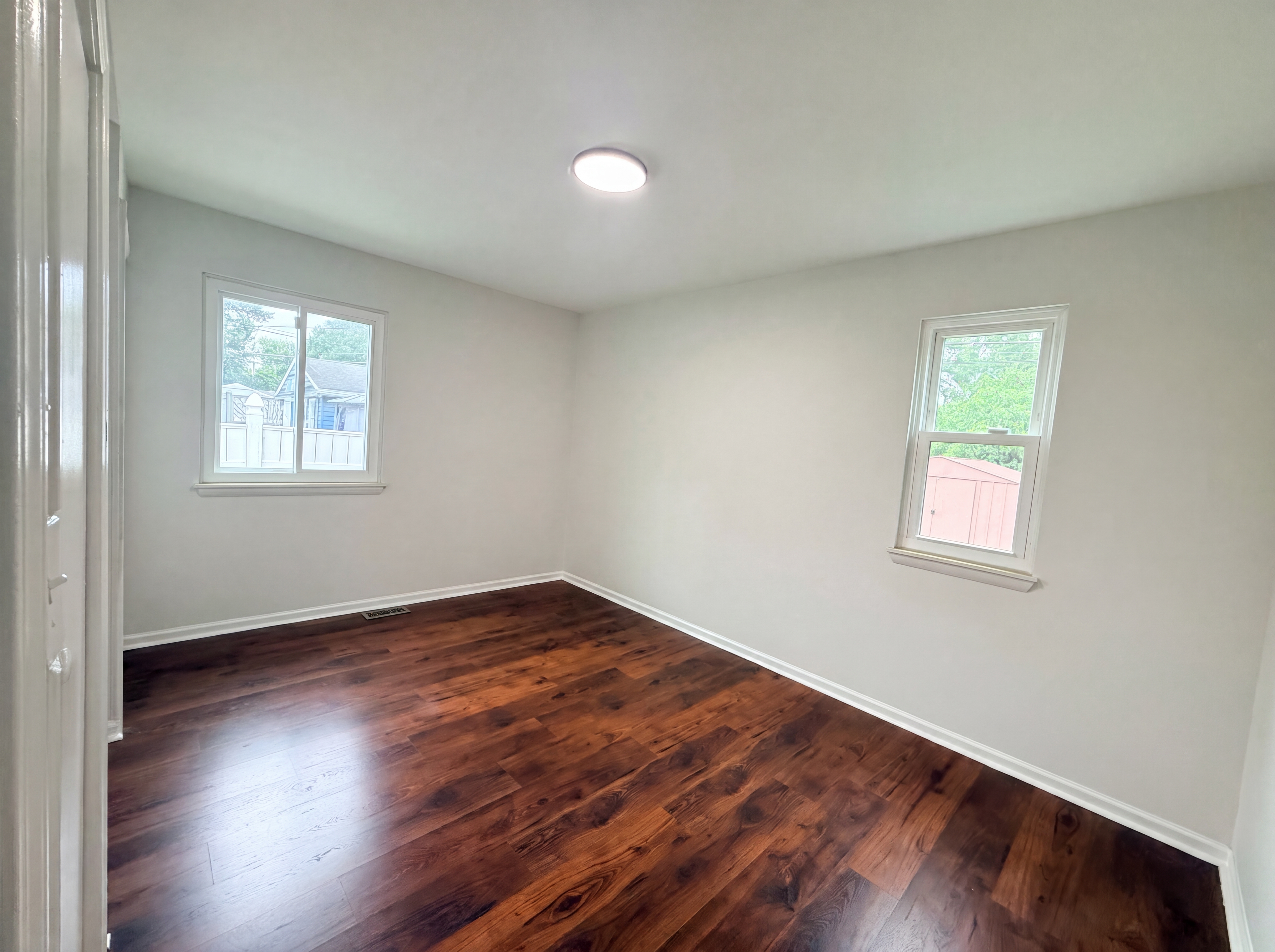 Photo 9 of 19 of 33522 Fernwood St, Westland, MI