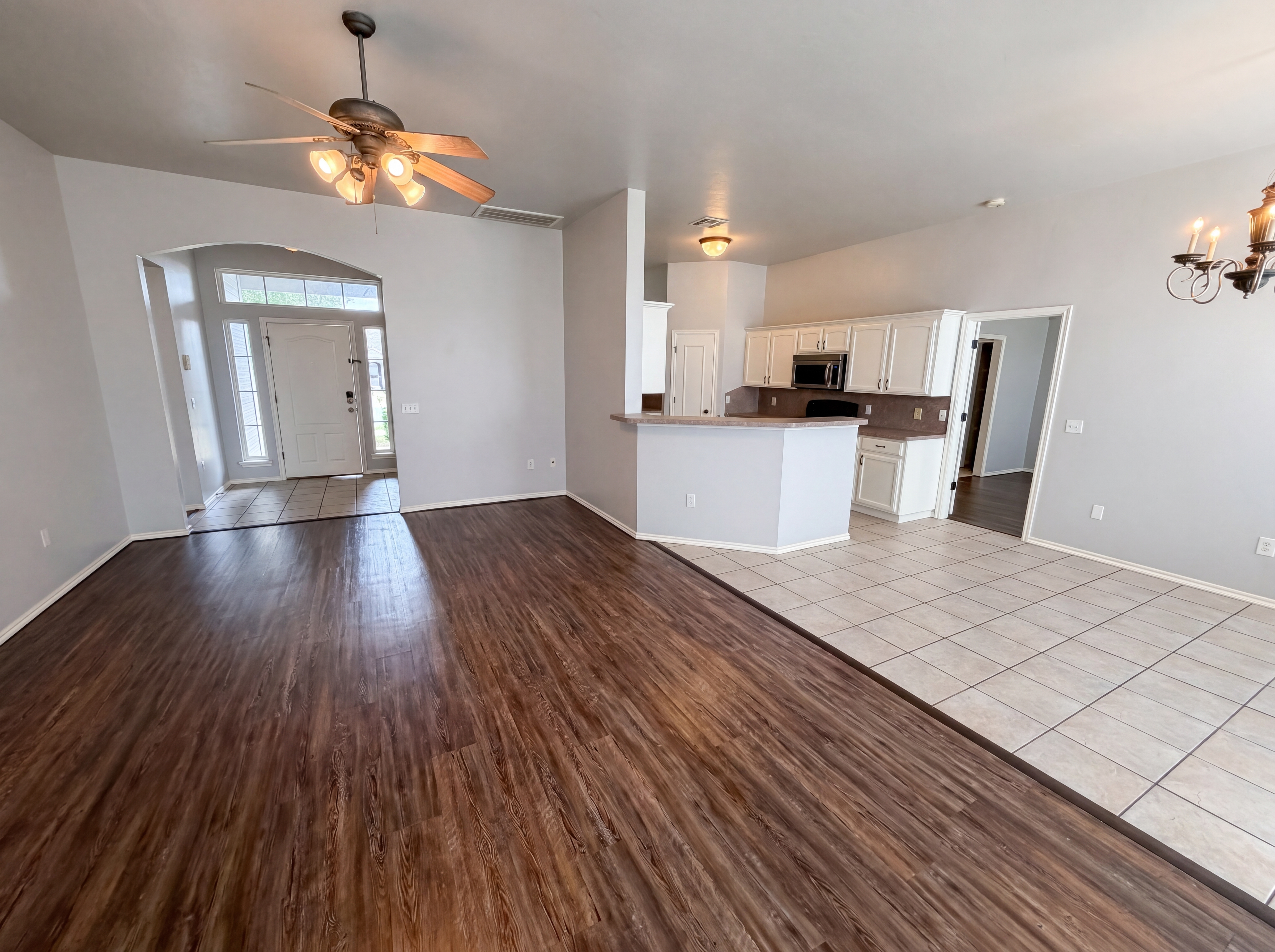 Photo 8 of 16 of 613 Applewood St, Moore, OK