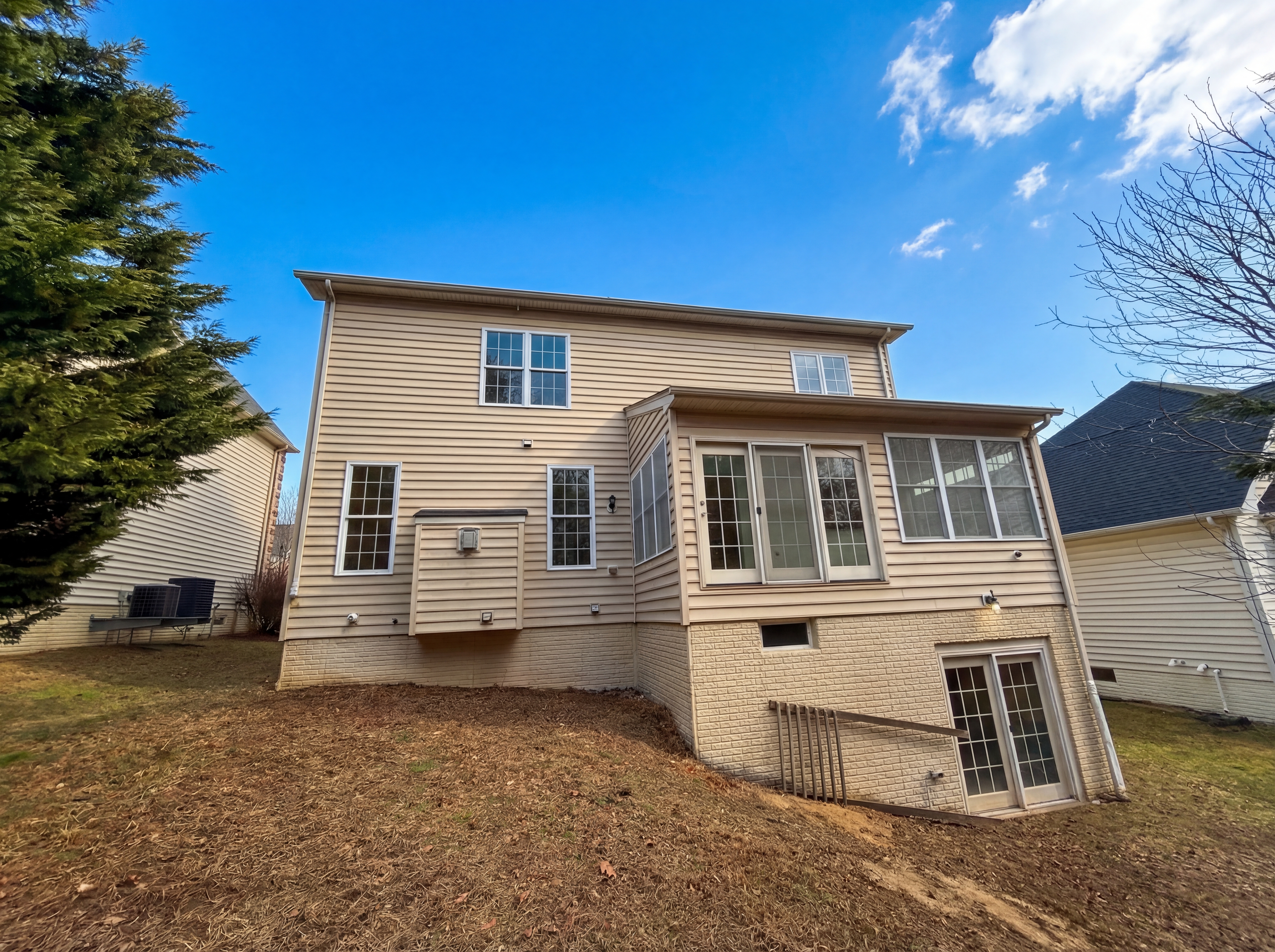 Photo 5 of 26 of 4012 Bridle Ridge Rd, Upper Marlboro, MD