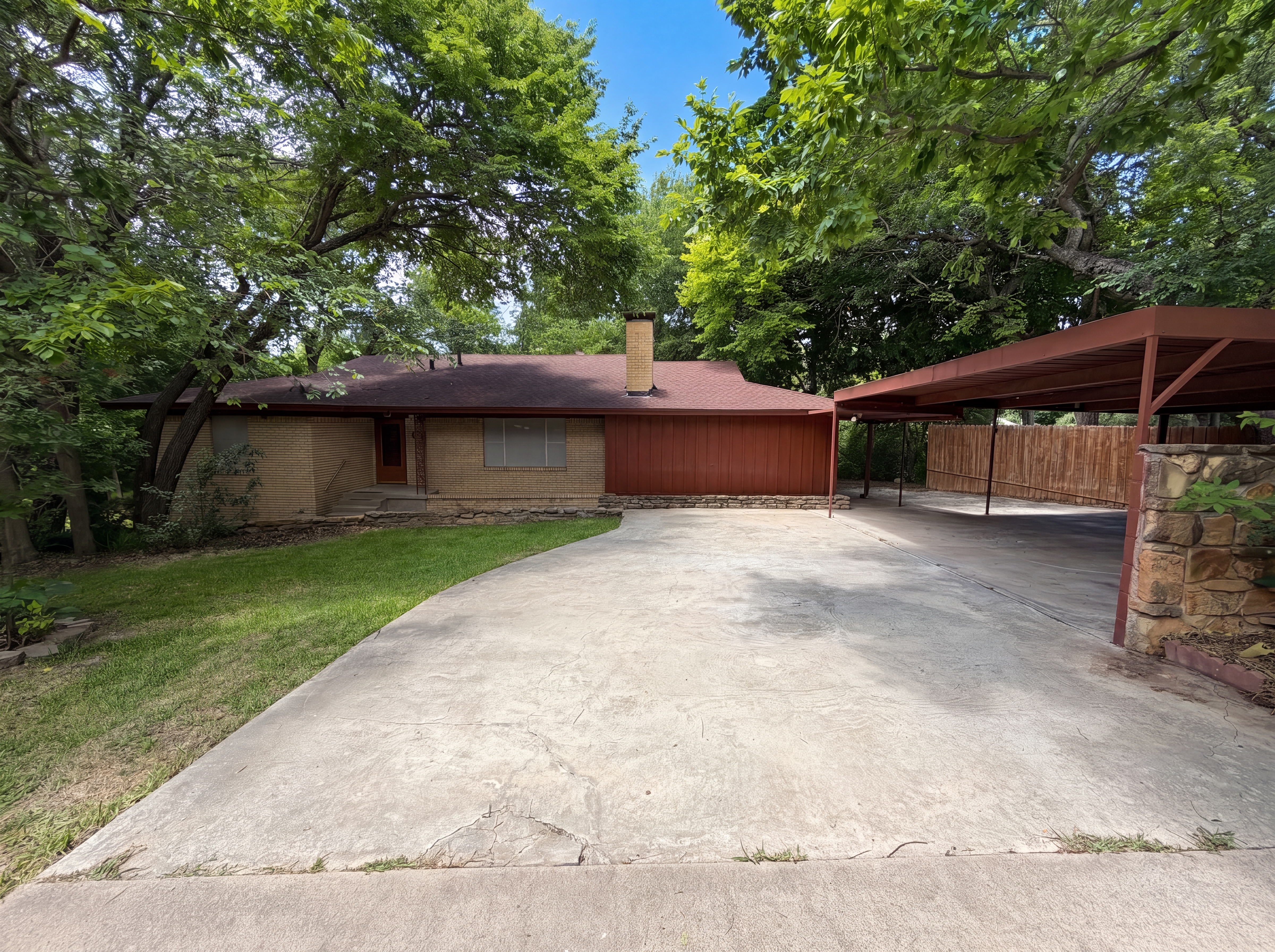 Photo 16 of 17 of 202 Vanshire Rd W, Lakeside, TX