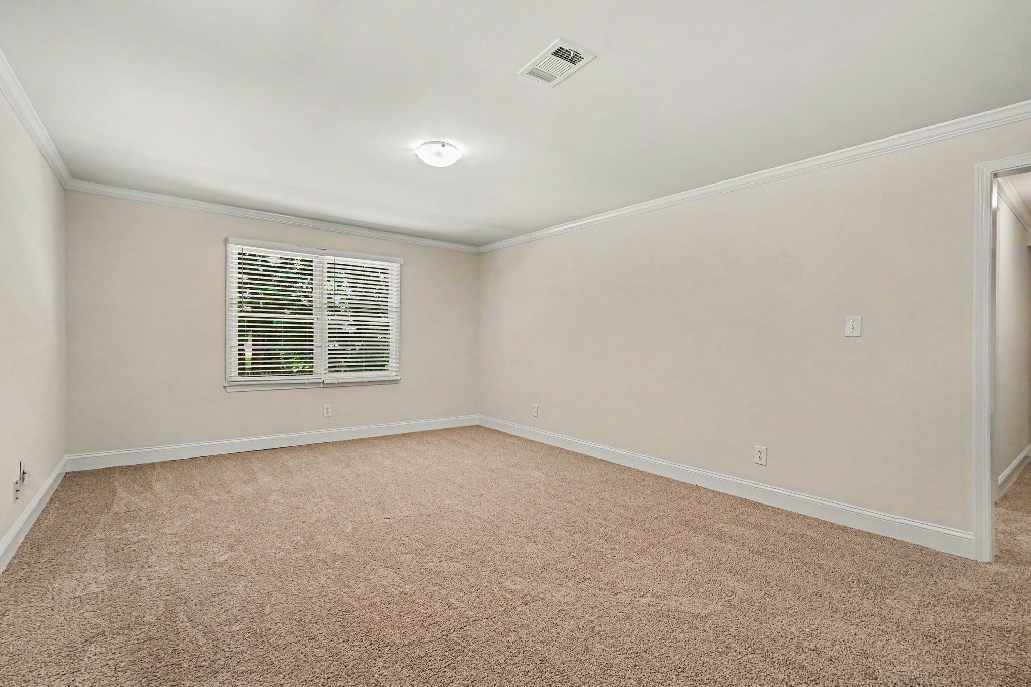 Photo 13 of 25 of 977 Sunny Glenn Ct, Lawrenceville, GA