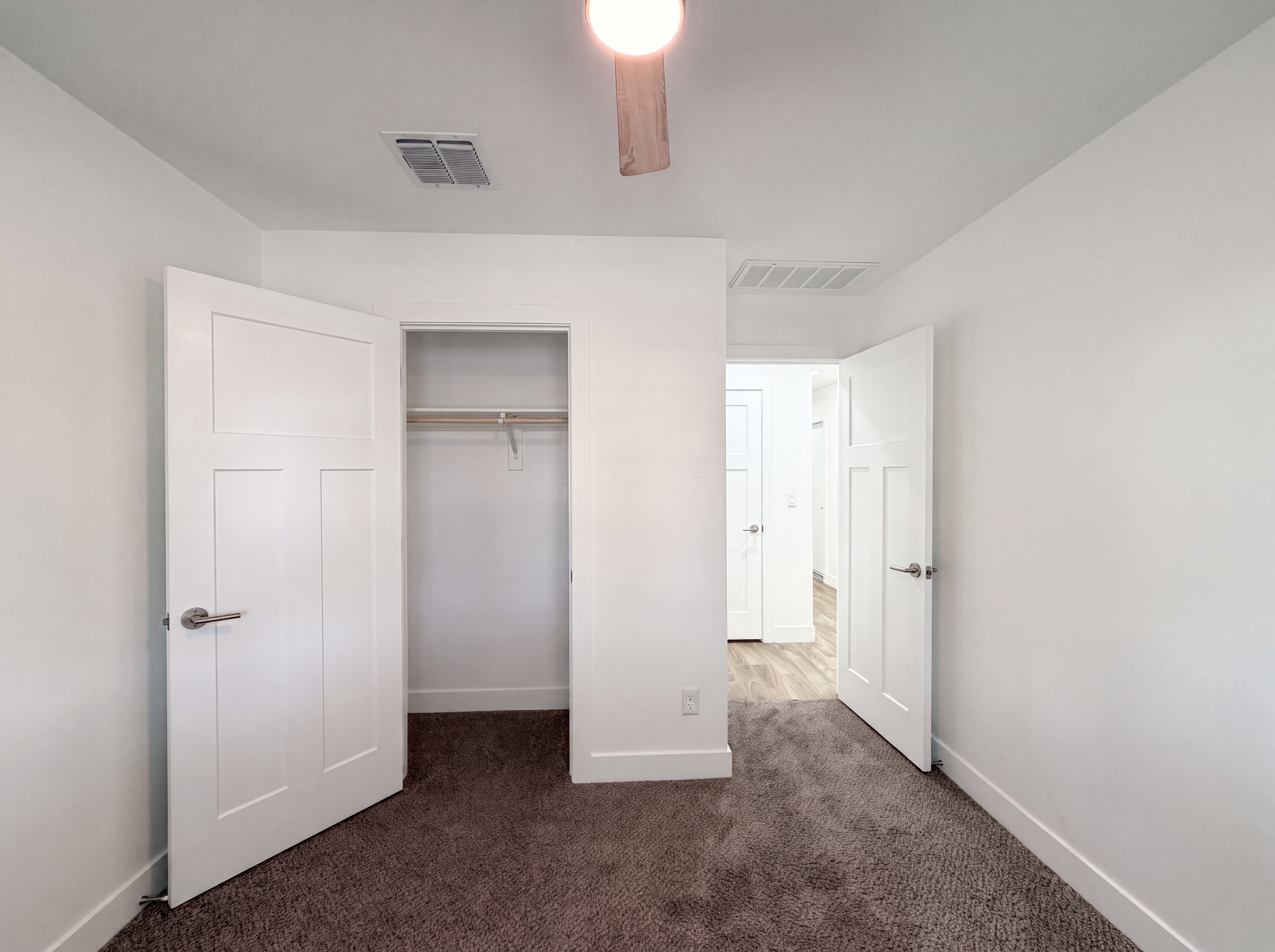 Photo 8 of 19 of 5713 S 13th Ave, Phoenix, AZ