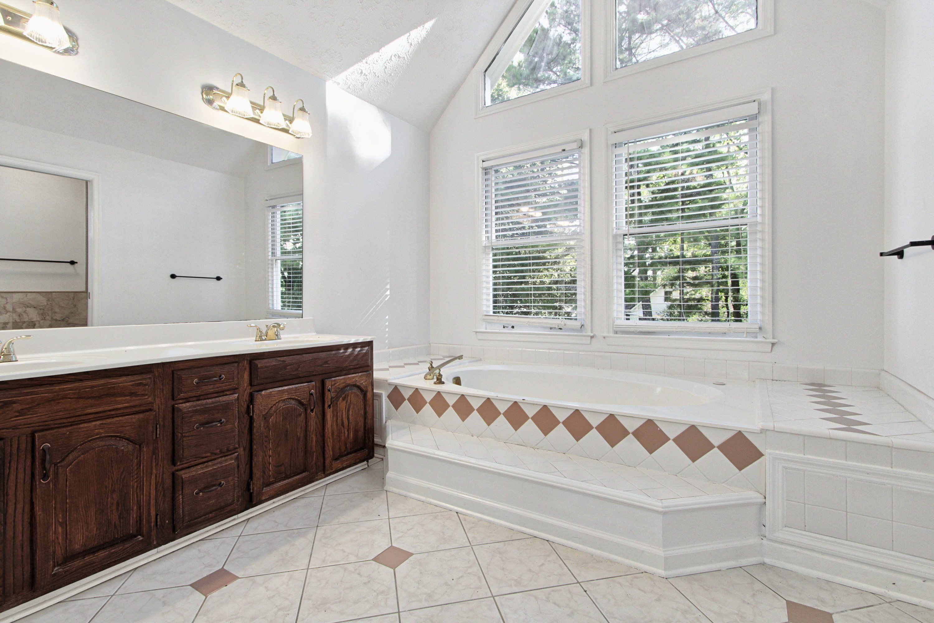 Photo 23 of 54 of 945 Brandon Ridge Dr, Roswell, GA