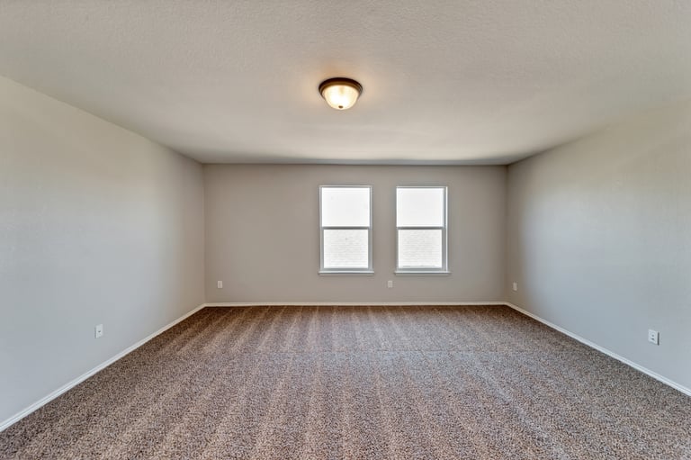 Photo 16 of 37 - 941 John Kennedy Dr, Saginaw, TX 76179